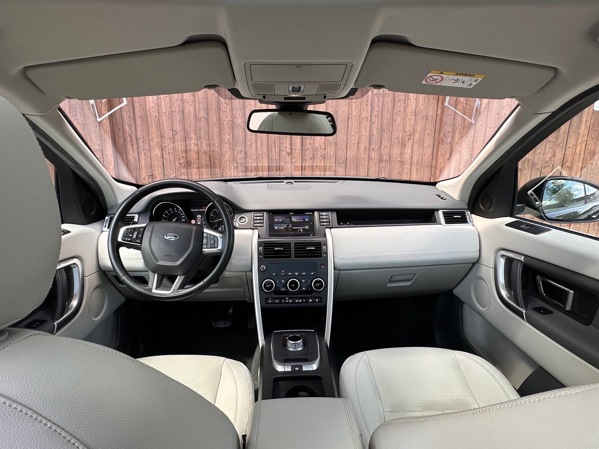 LAND ROVER Discovery Sport 2.0 Si4 HSE Luxury AT9-image-15