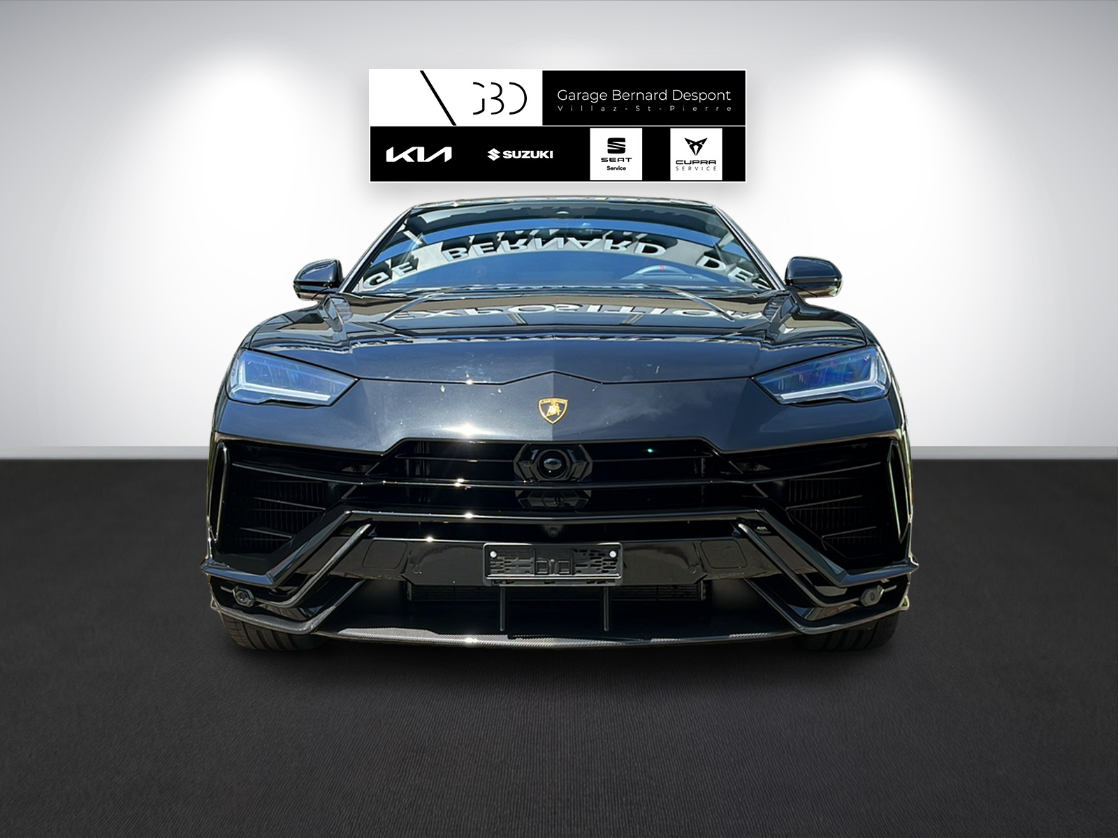 LAMBORGHINI Performante-showroom-element-1