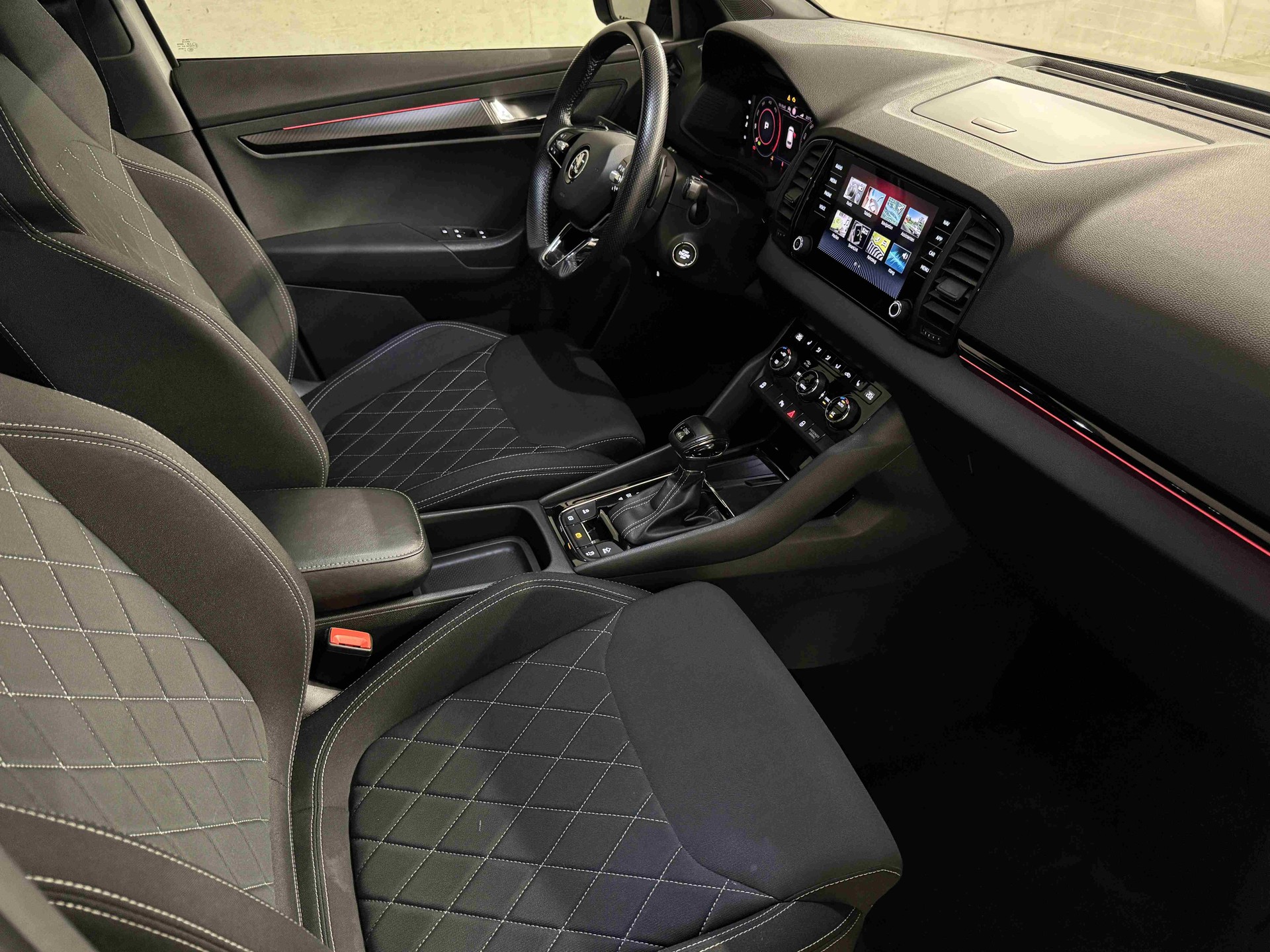 SKODA Karoq 2.0 TDI CR SportLine 4x4 DSG-image-10