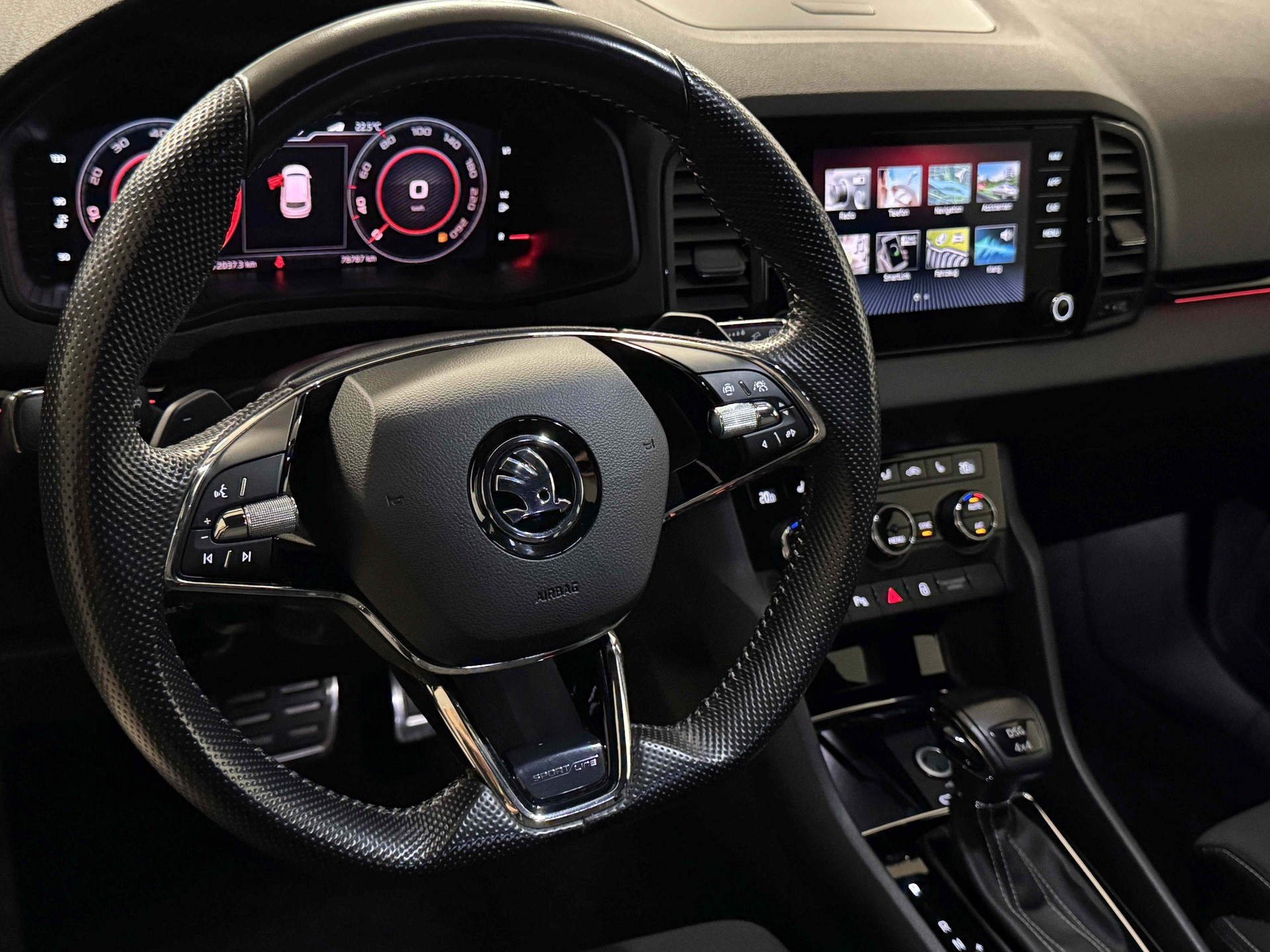 SKODA Karoq 2.0 TDI CR SportLine 4x4 DSG-image-8