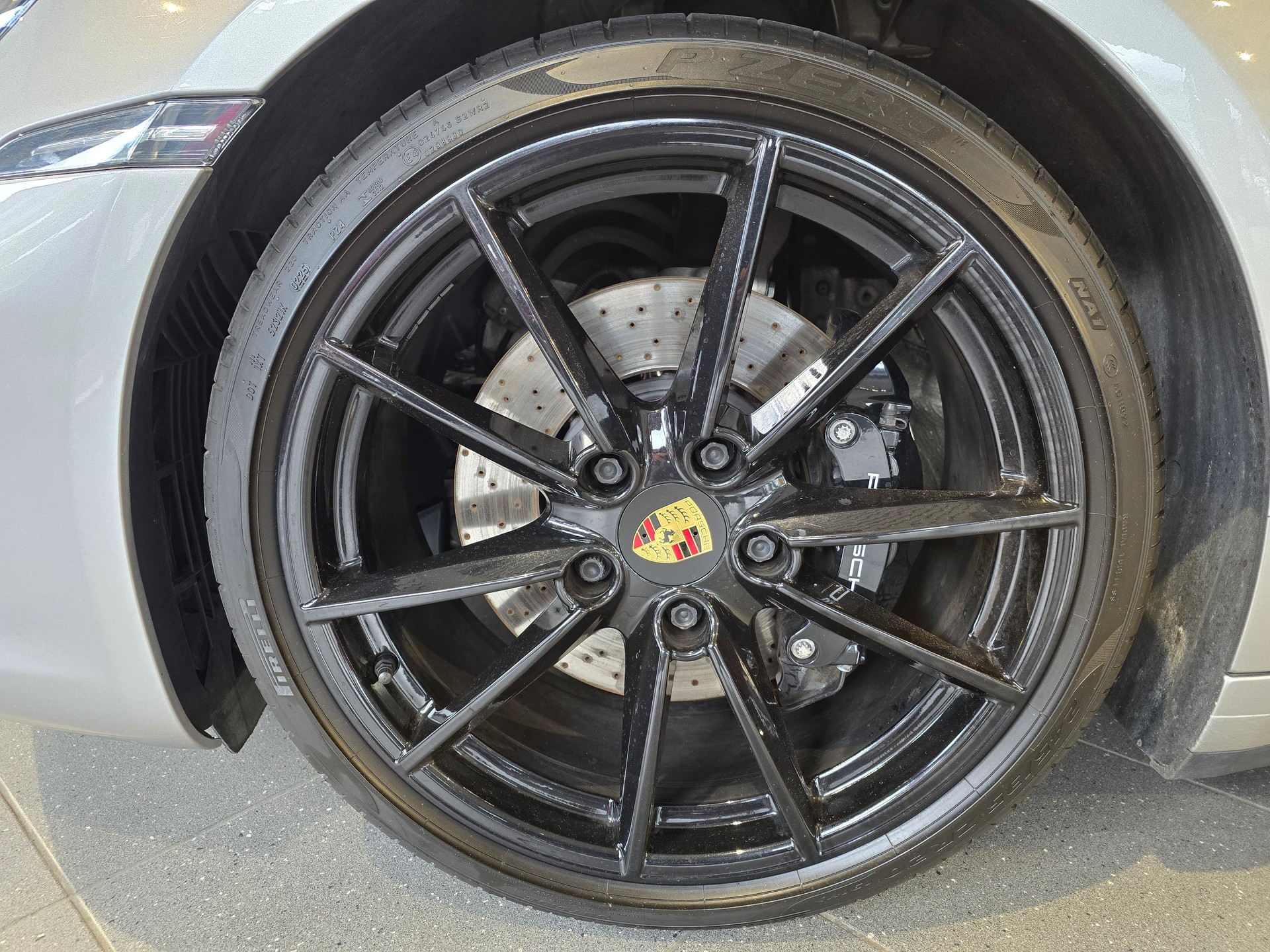PORSCHE 911 Carrera 4S-image-18