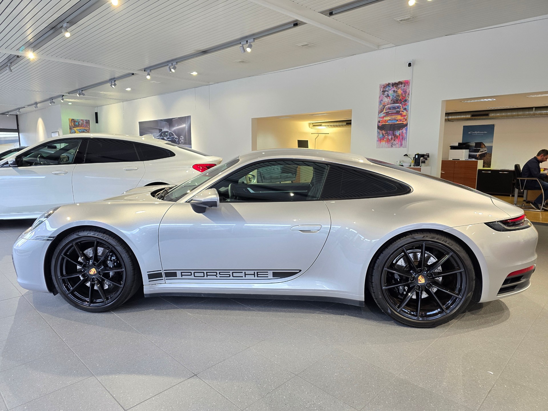 PORSCHE 911 Carrera 4S-image-7