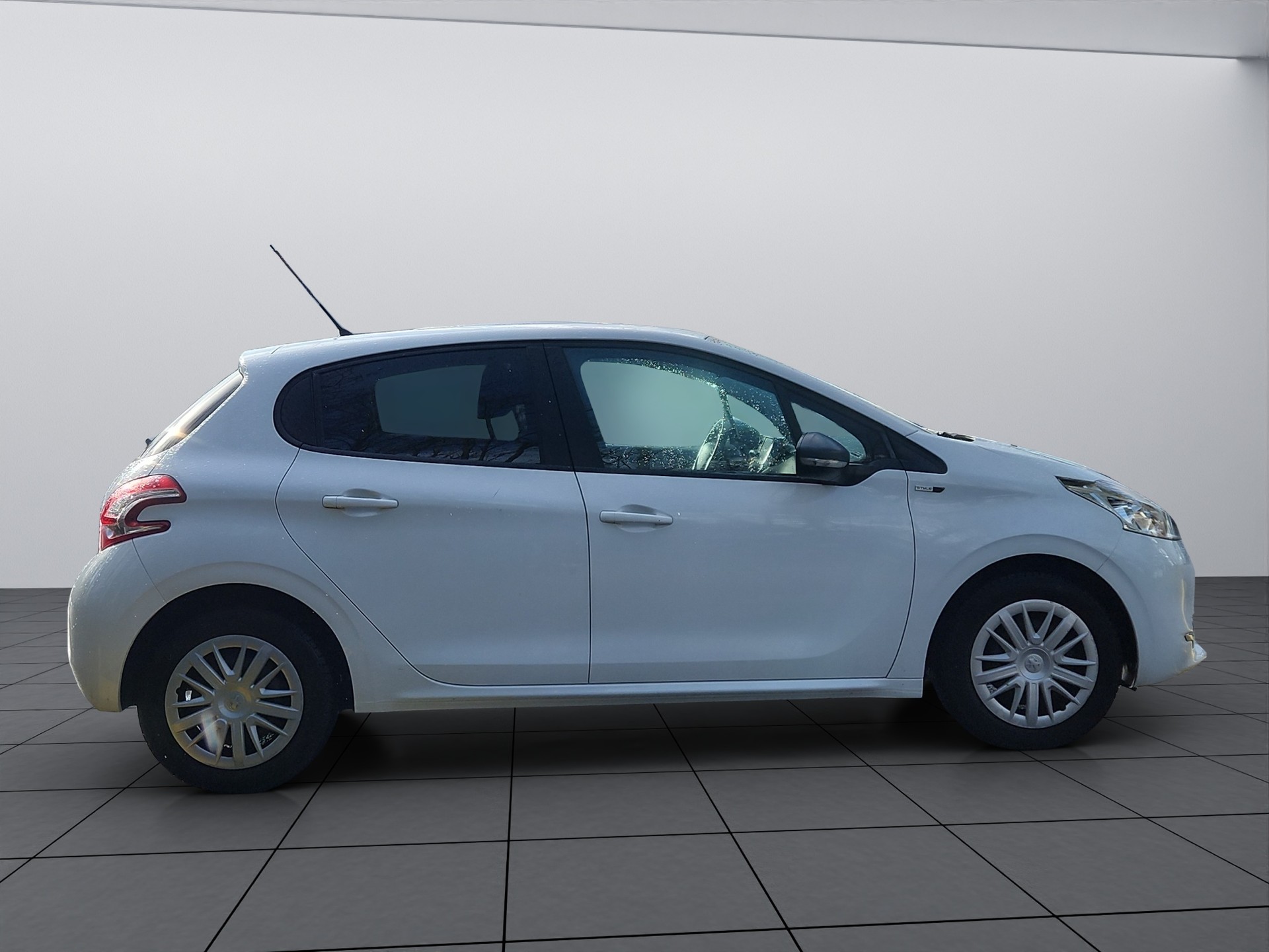 PEUGEOT 208 1.2 VTI Active-image-7