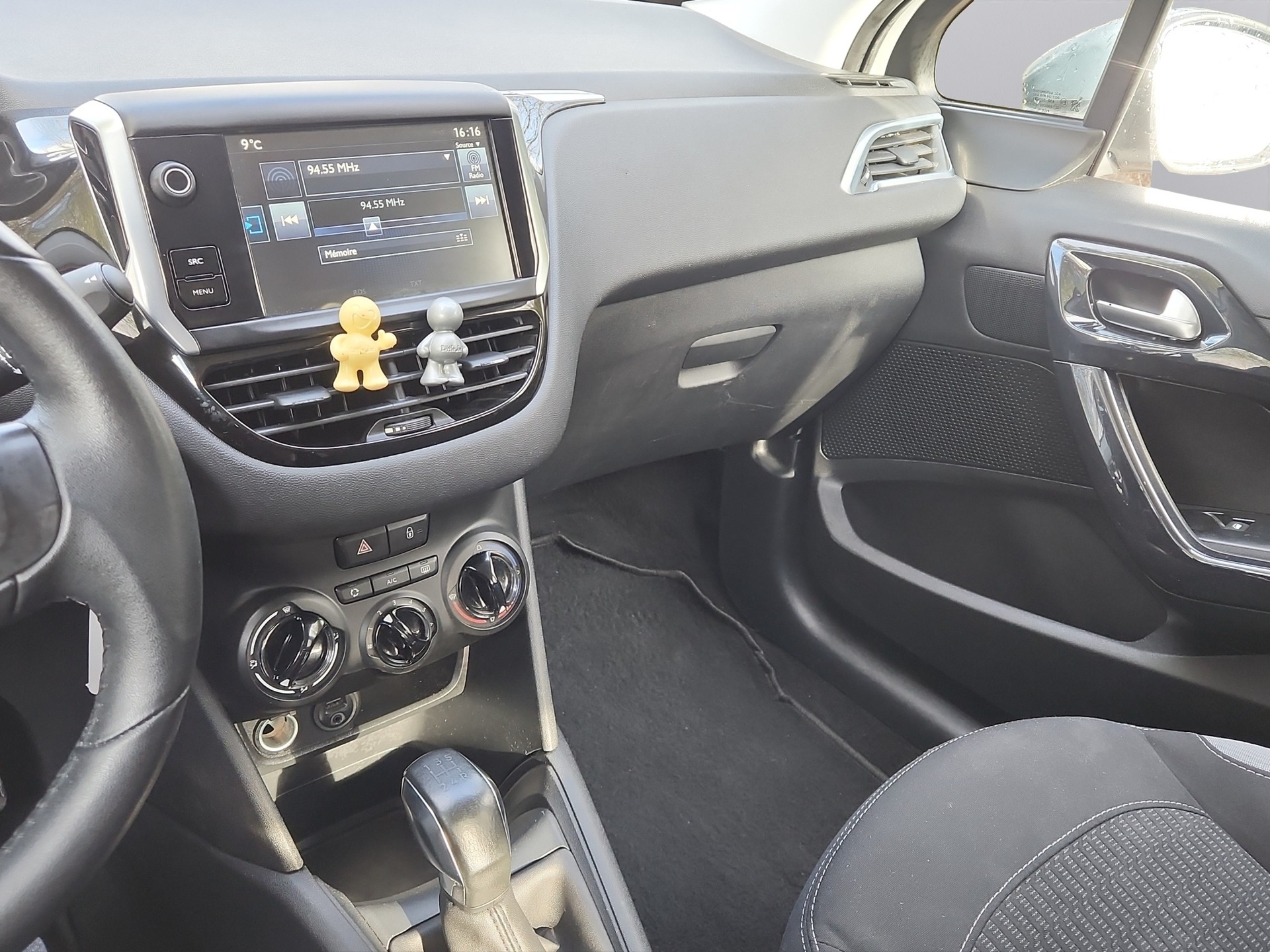PEUGEOT 208 1.2 VTI Active-image-12