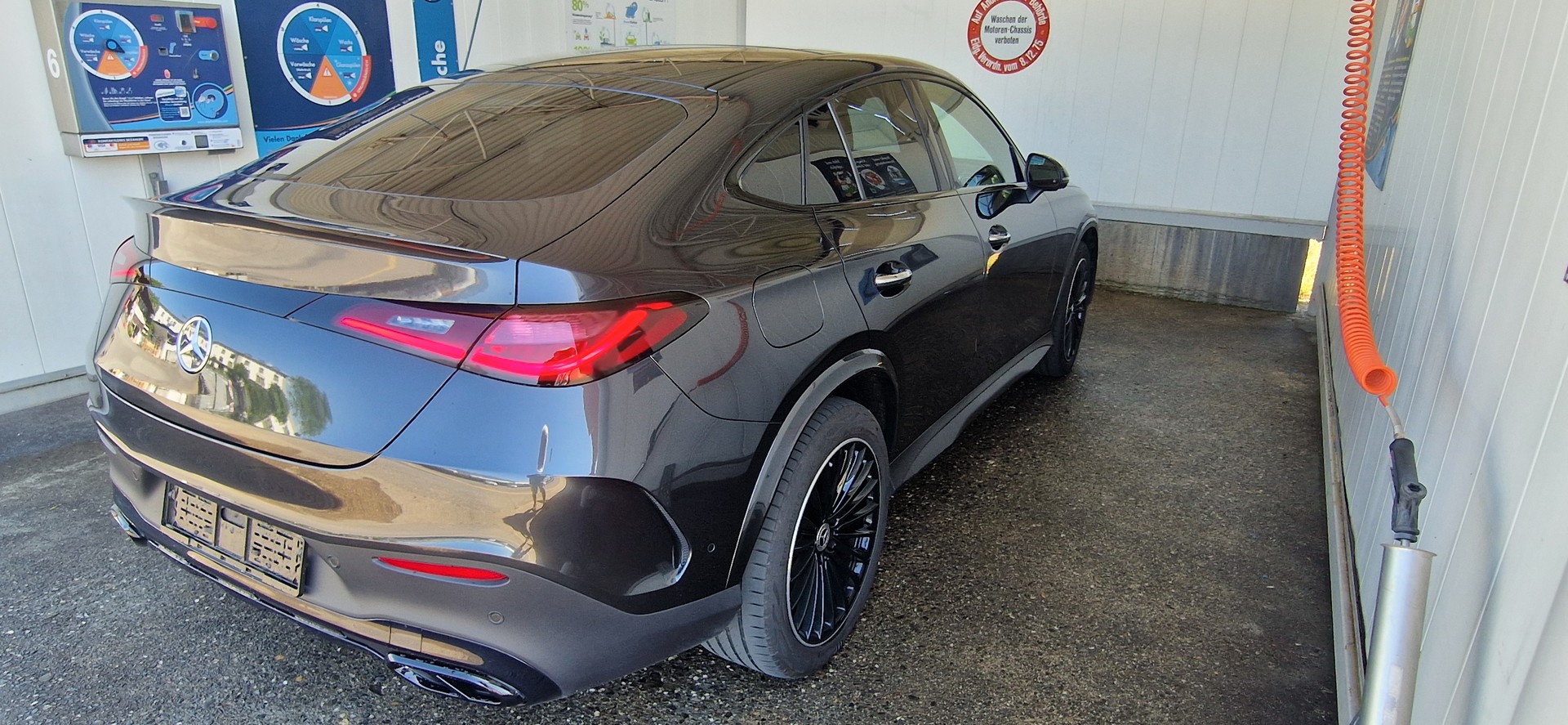 MERCEDES-BENZ GLC 300 AMG Line 4matic-image-2