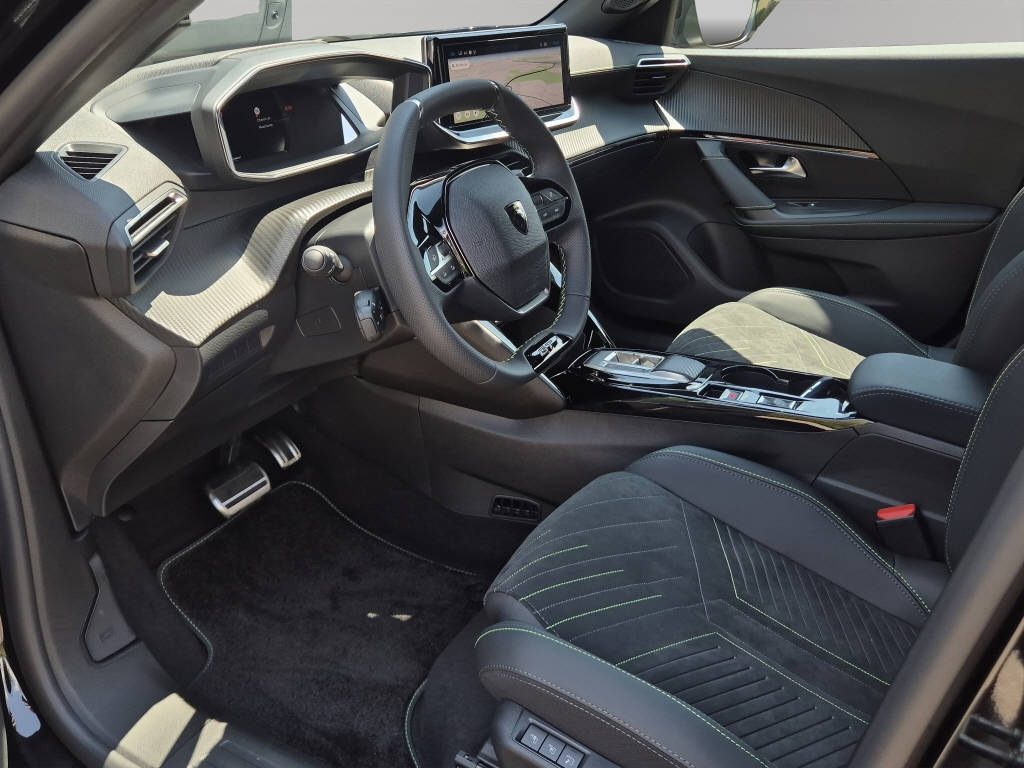 PEUGEOT 2008 1.2 Hybrid 145 GT-image-5