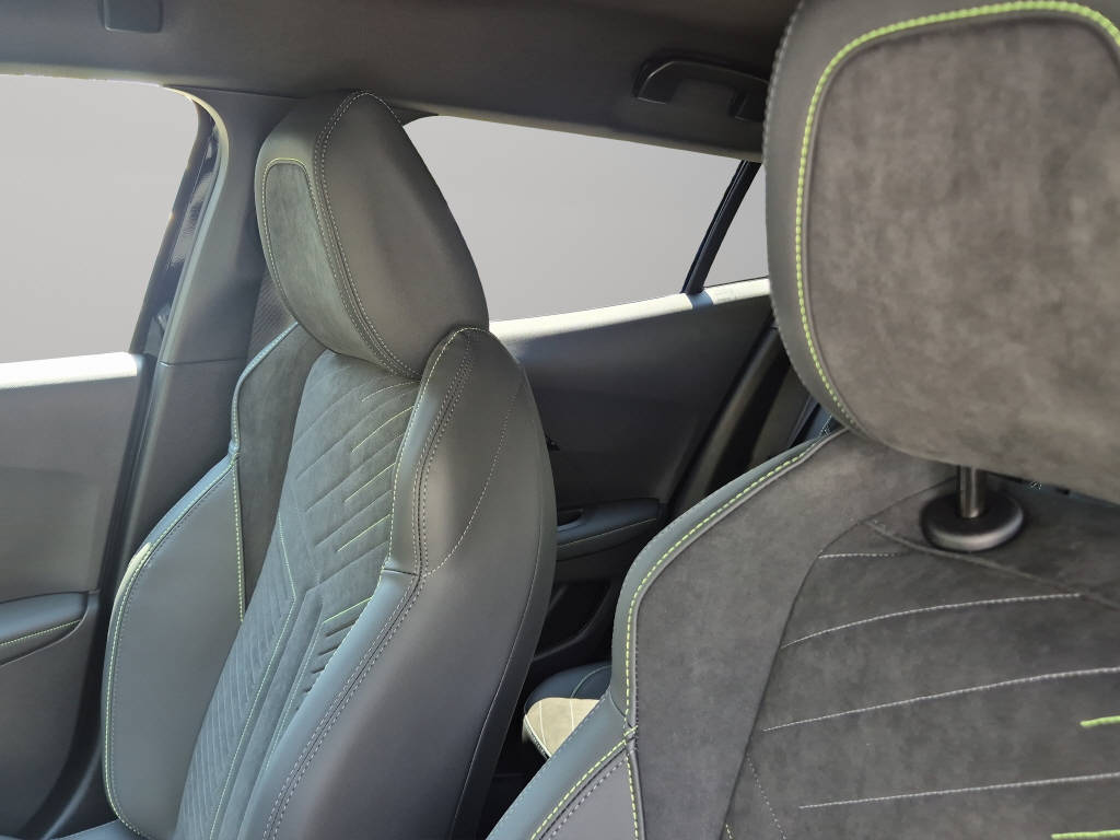 PEUGEOT 2008 1.2 Hybrid 145 GT-image-7