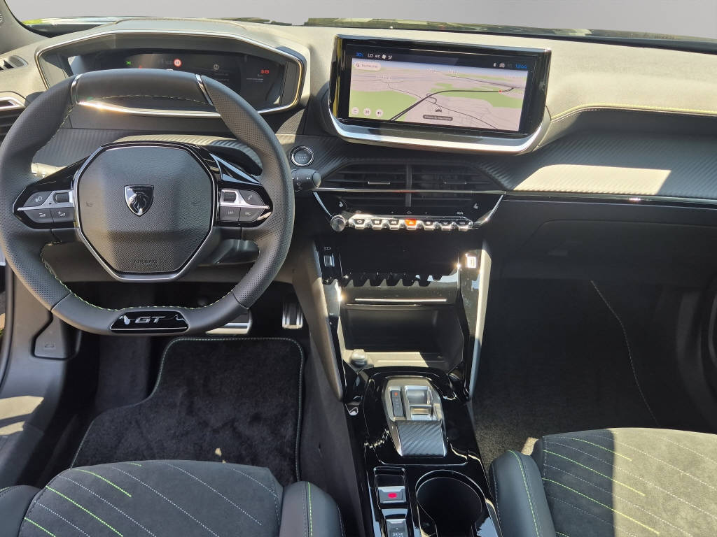 PEUGEOT 2008 1.2 Hybrid 145 GT-image-6