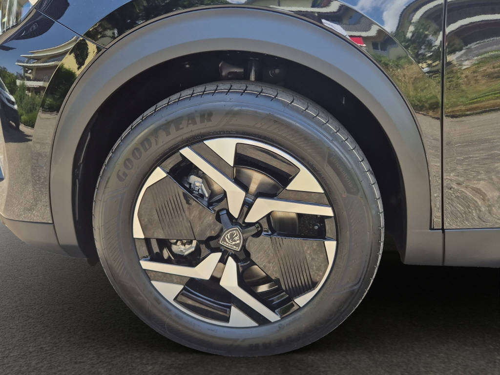 PEUGEOT 2008 1.2 Hybrid 145 GT-image-4