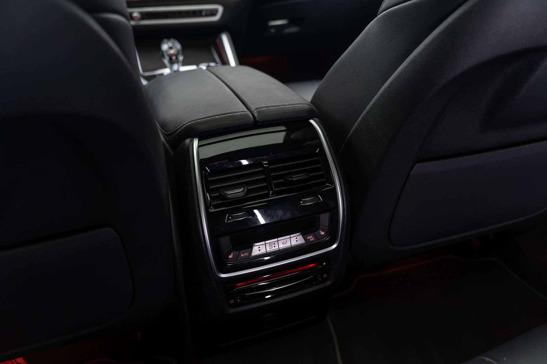 BMW X6 M50d-image-14