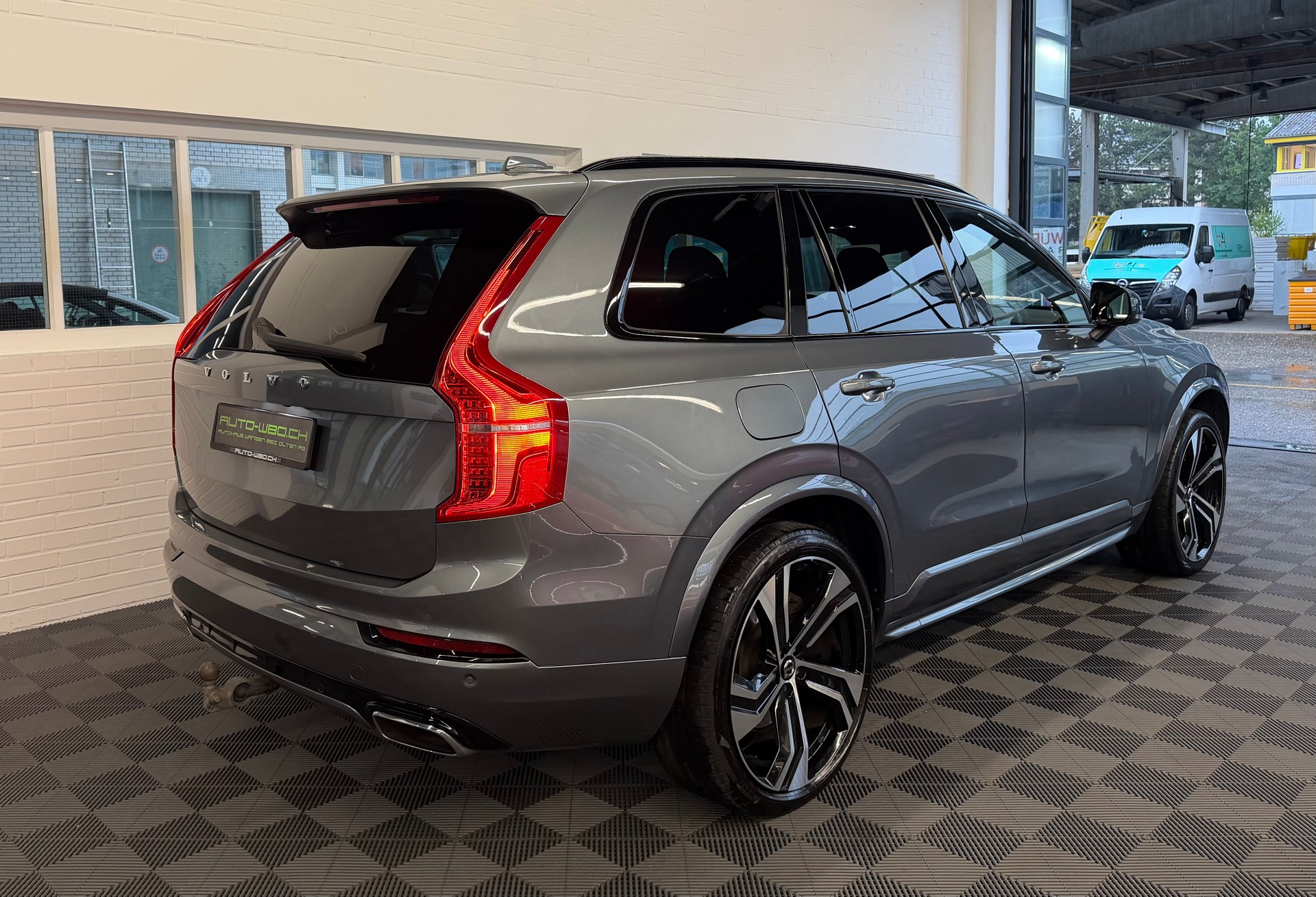 VOLVO XC90 B5 Diesel Mild Hybrid AWD R-Design Geartronic-showroom-element-2