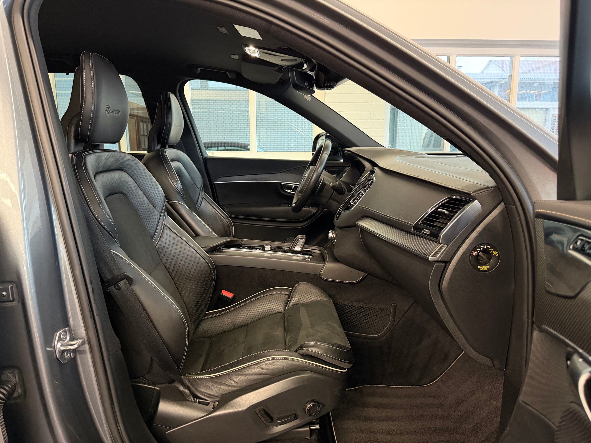 VOLVO XC90 B5 Diesel Mild Hybrid AWD R-Design Geartronic-image-8