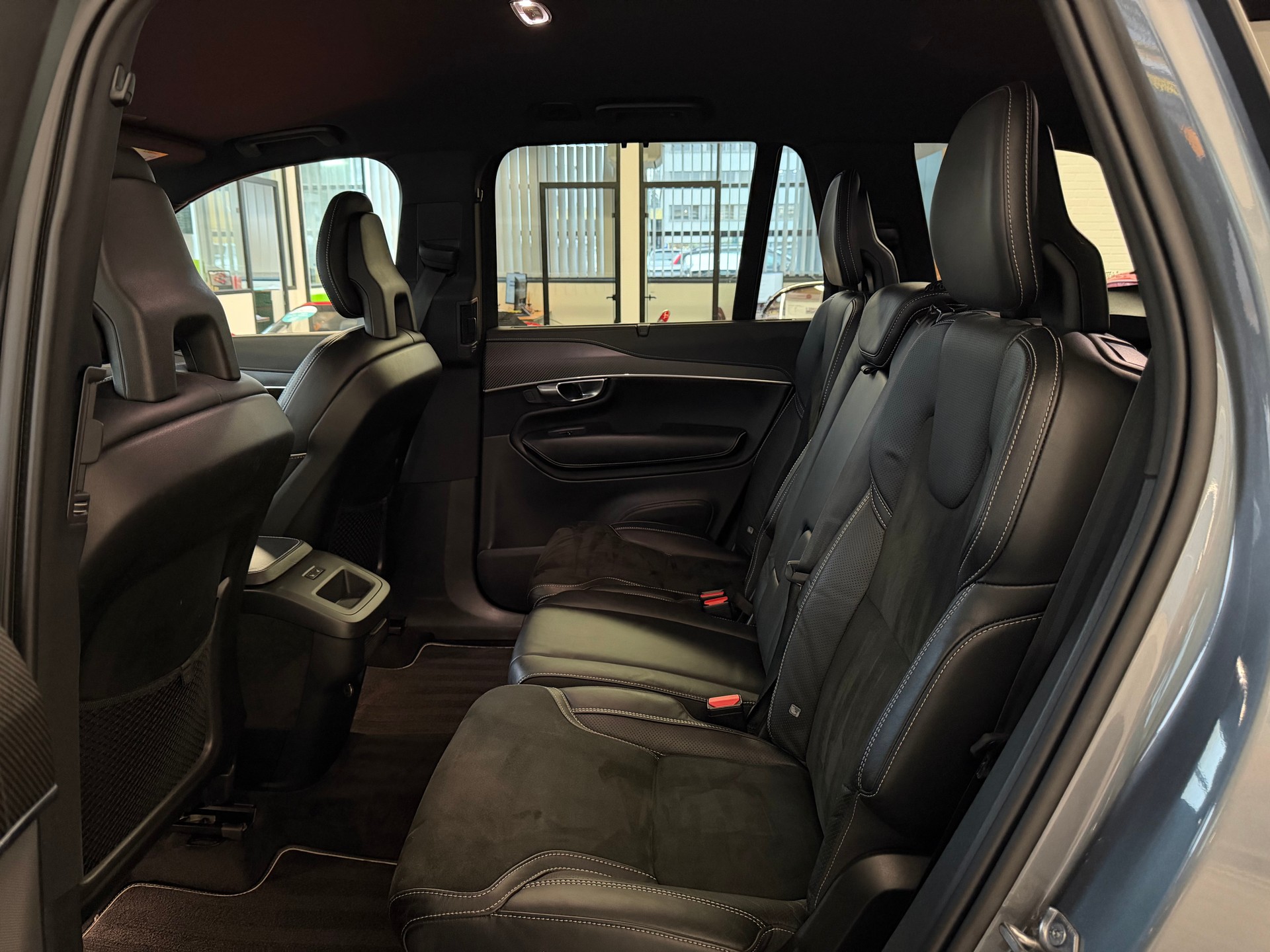 VOLVO XC90 B5 Diesel Mild Hybrid AWD R-Design Geartronic-image-11