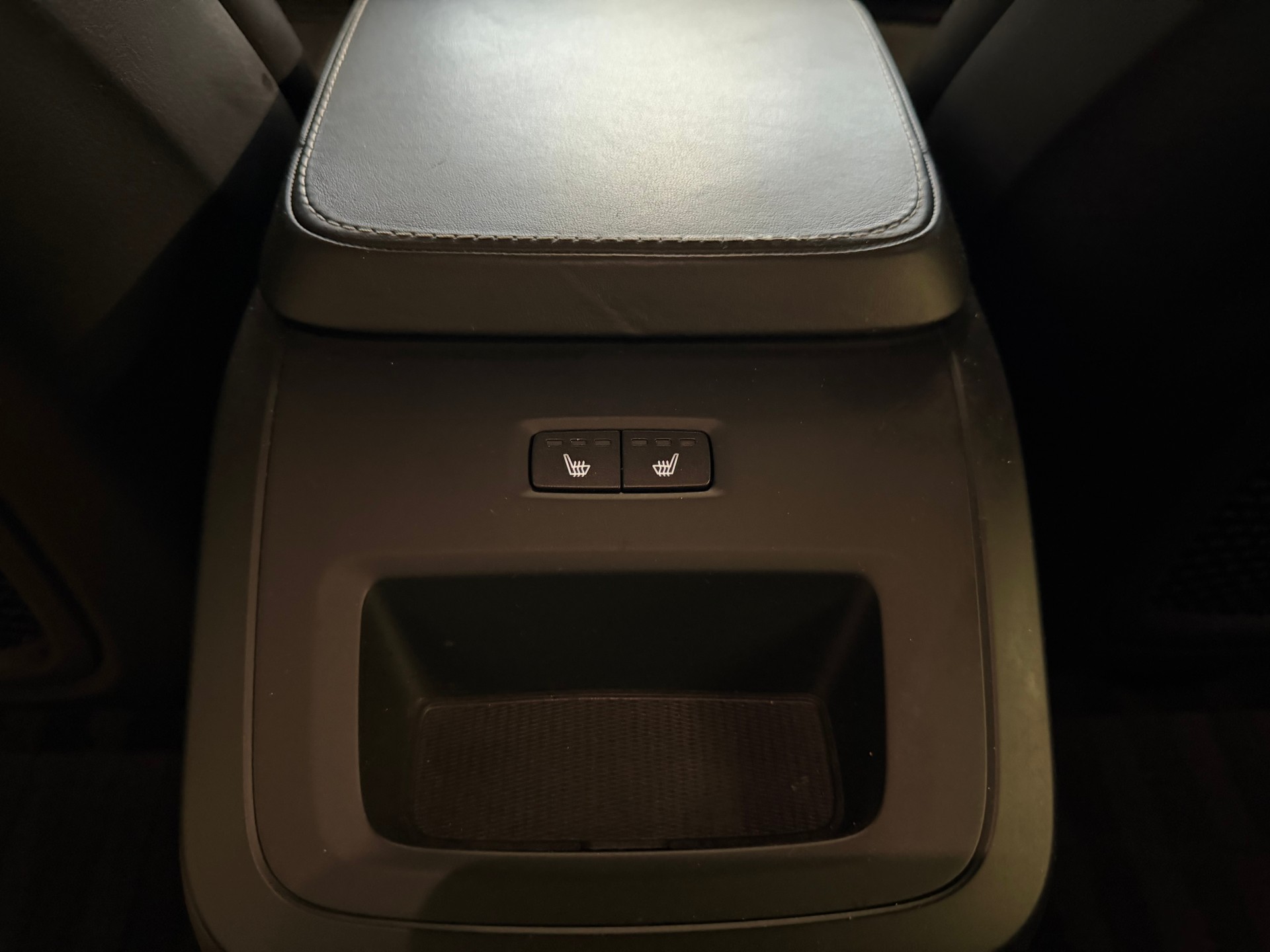 VOLVO XC90 B5 Diesel Mild Hybrid AWD R-Design Geartronic-image-12