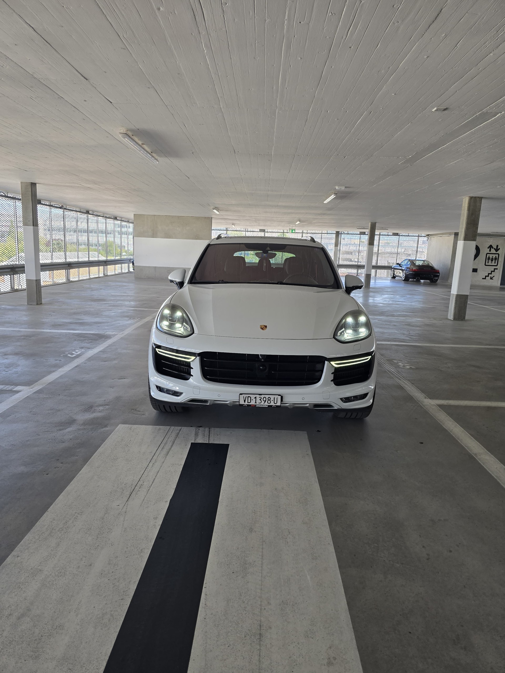 PORSCHE Cayenne GTS-image-1