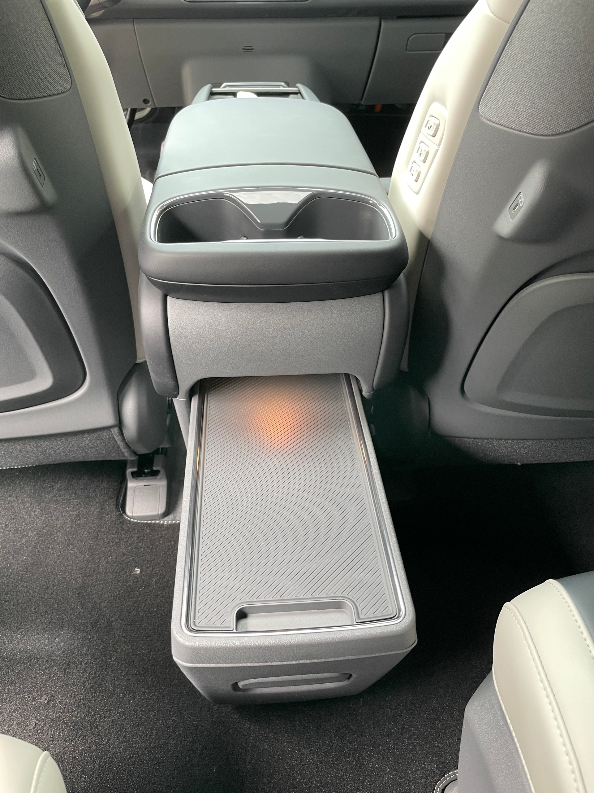 KIA EV9 99,8 kWh GT-Line 4x4 mit Panoramadach und 6-Sitzer-image-17