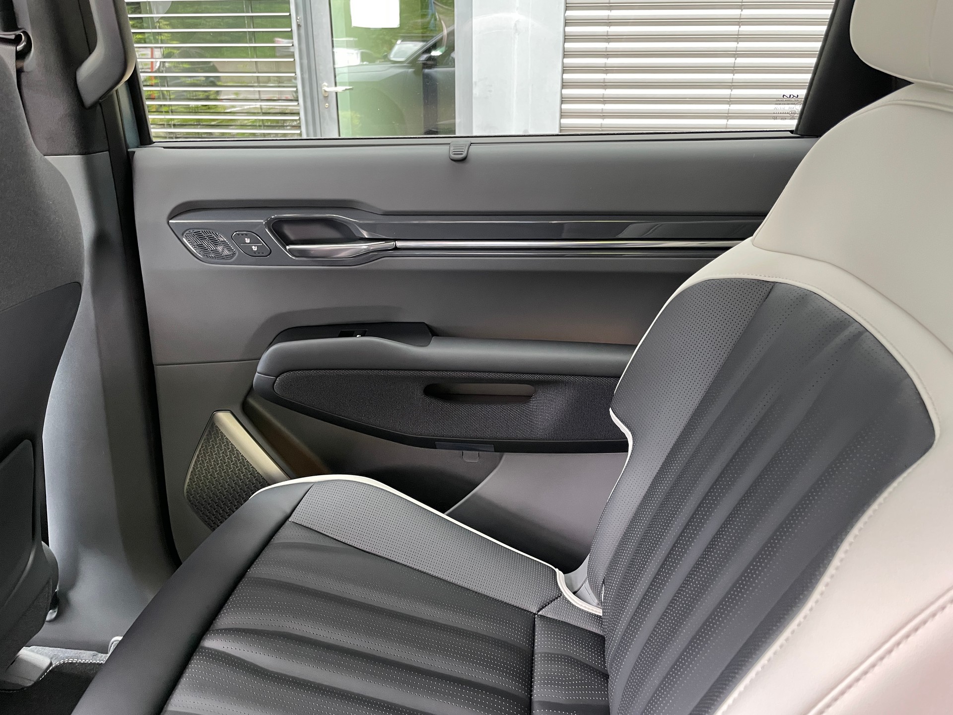 KIA EV9 99,8 kWh GT-Line 4x4 mit Panoramadach und 6-Sitzer-image-23