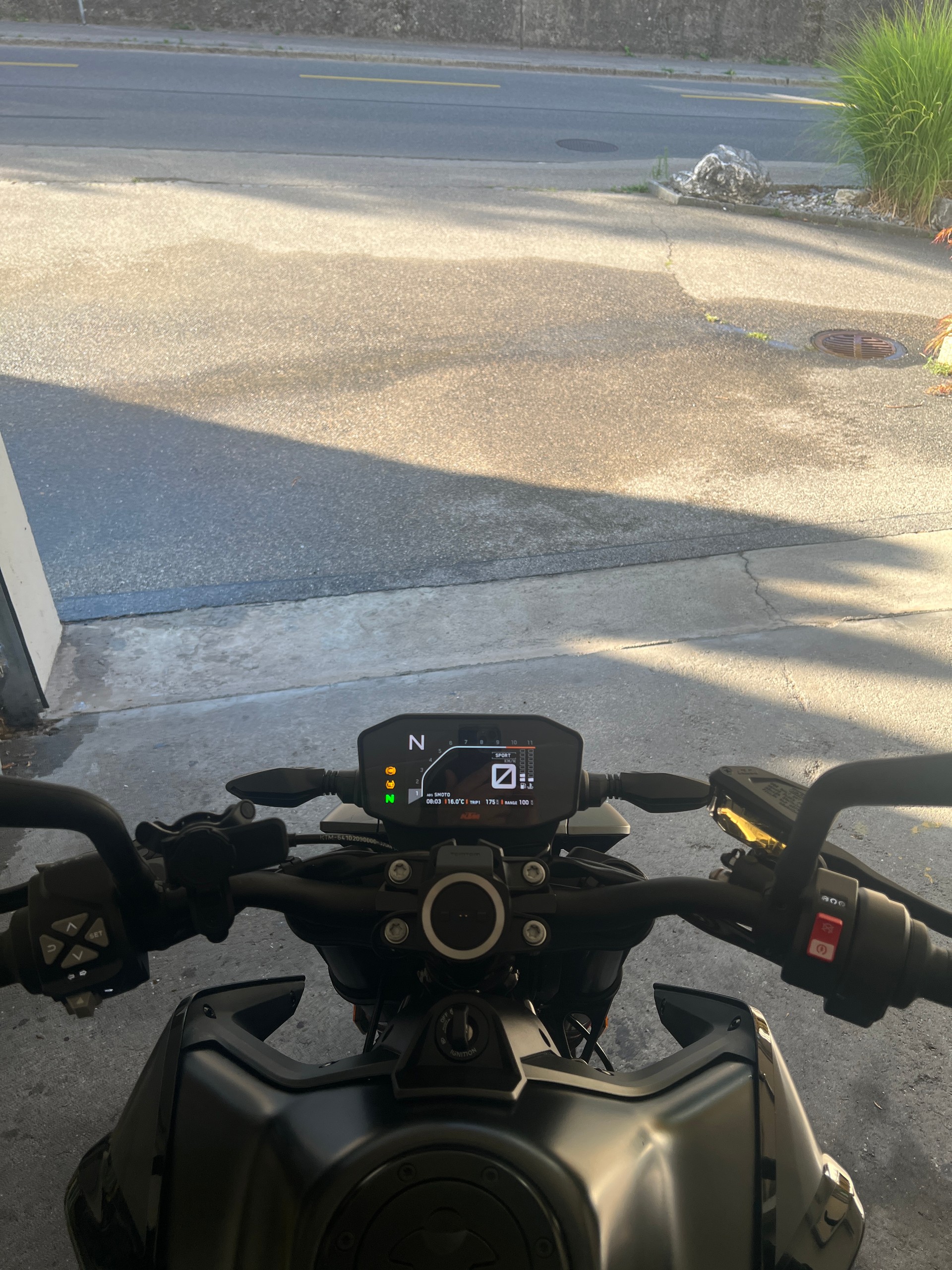 KTM 890 Duke-image-4
