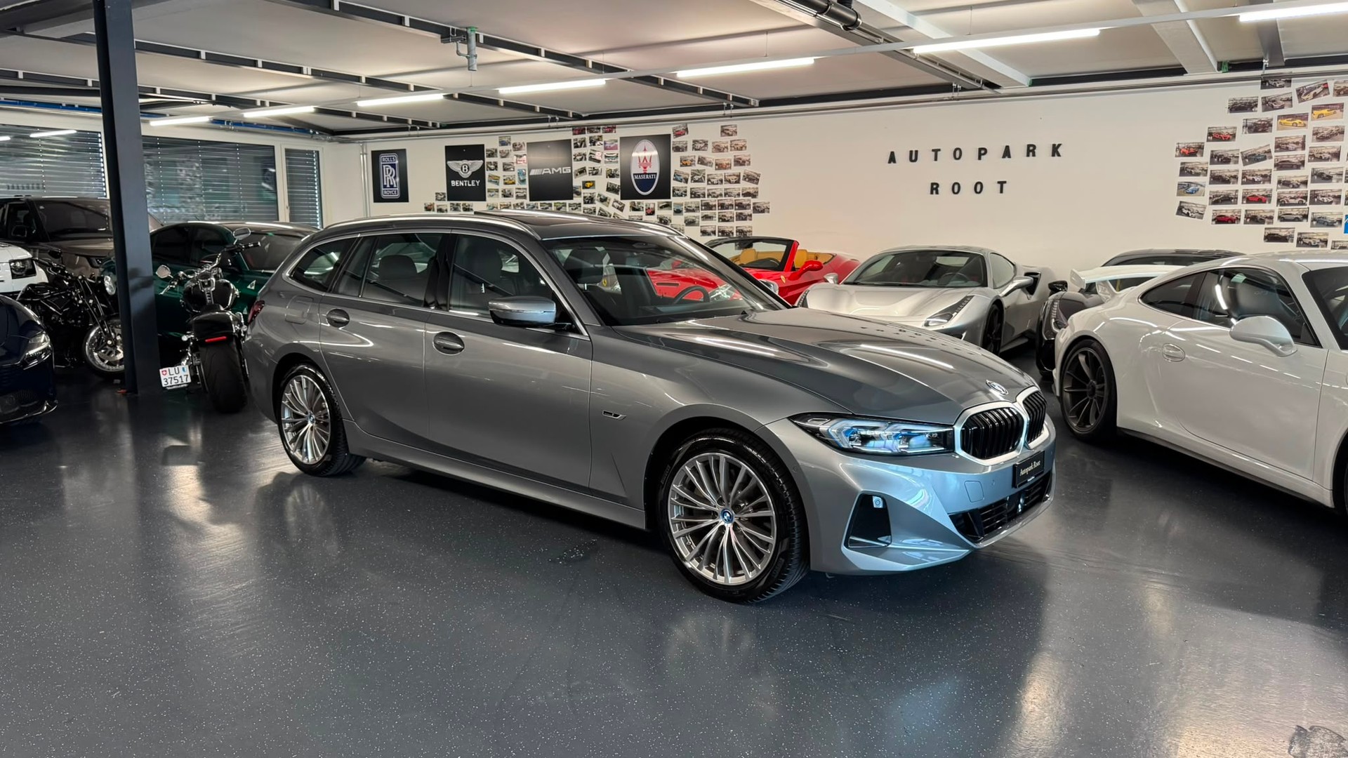 BMW 330e x DriveTouring Steptronic