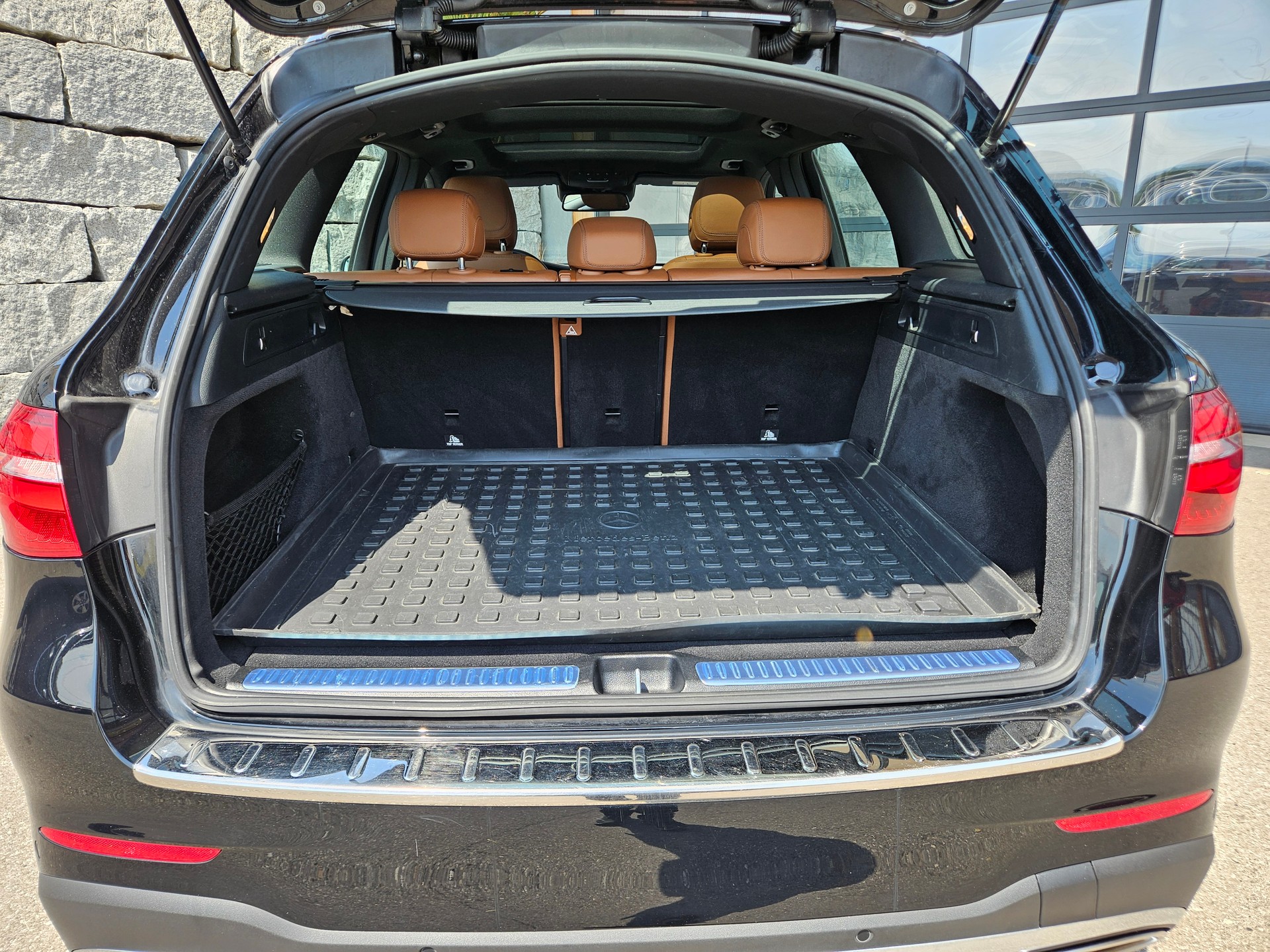 MERCEDES-BENZ GLC 250 AMG Line 4Matic 9G-Tronic-image-15