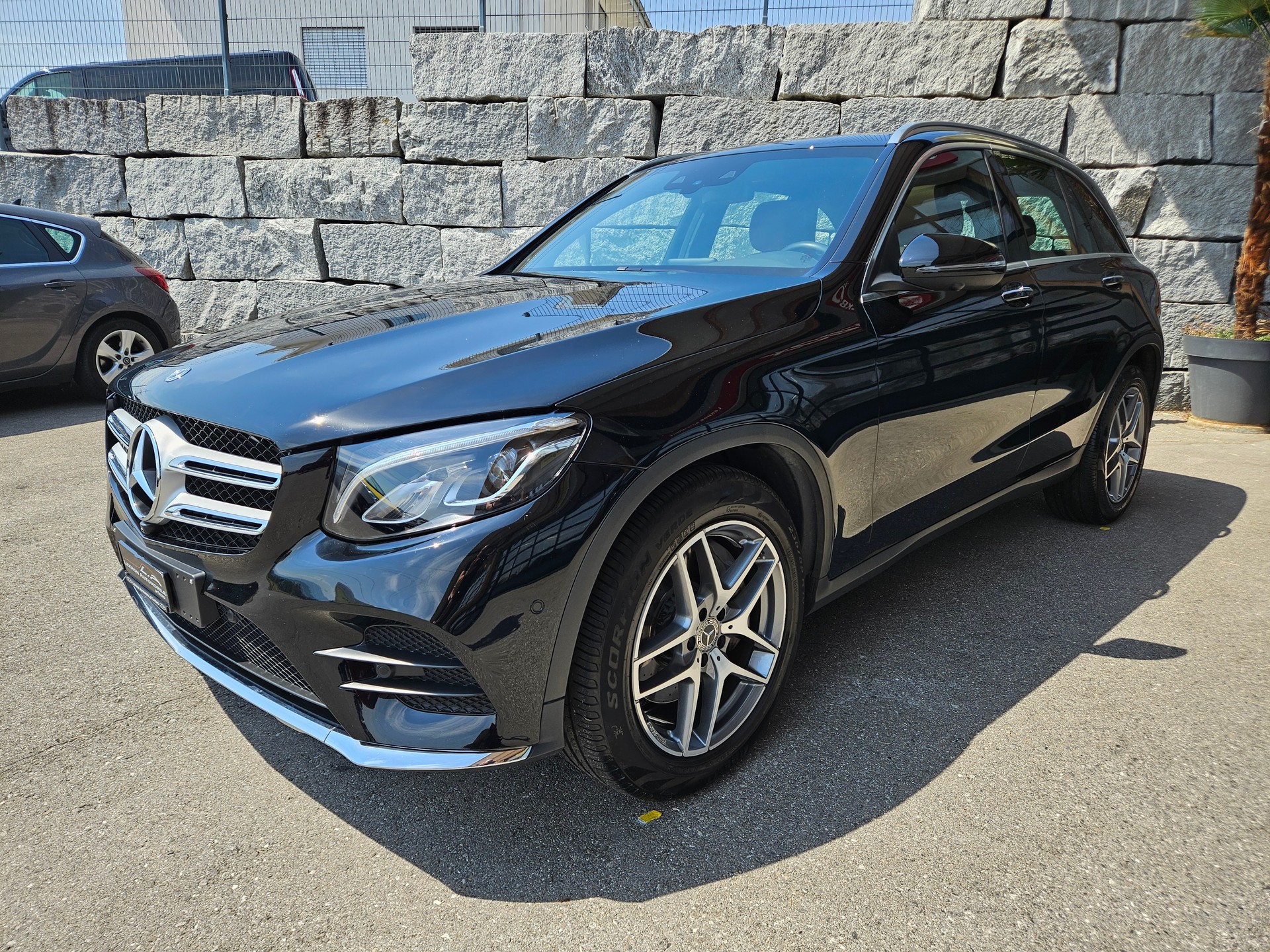 MERCEDES-BENZ GLC 250 AMG Line 4Matic 9G-Tronic-image-2