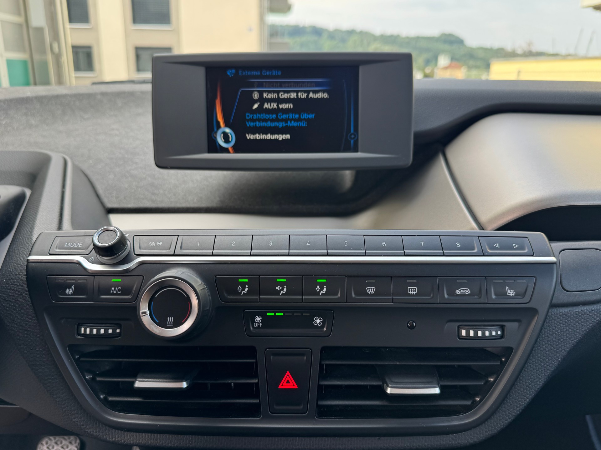 BMW i3 (94Ah)-image-13