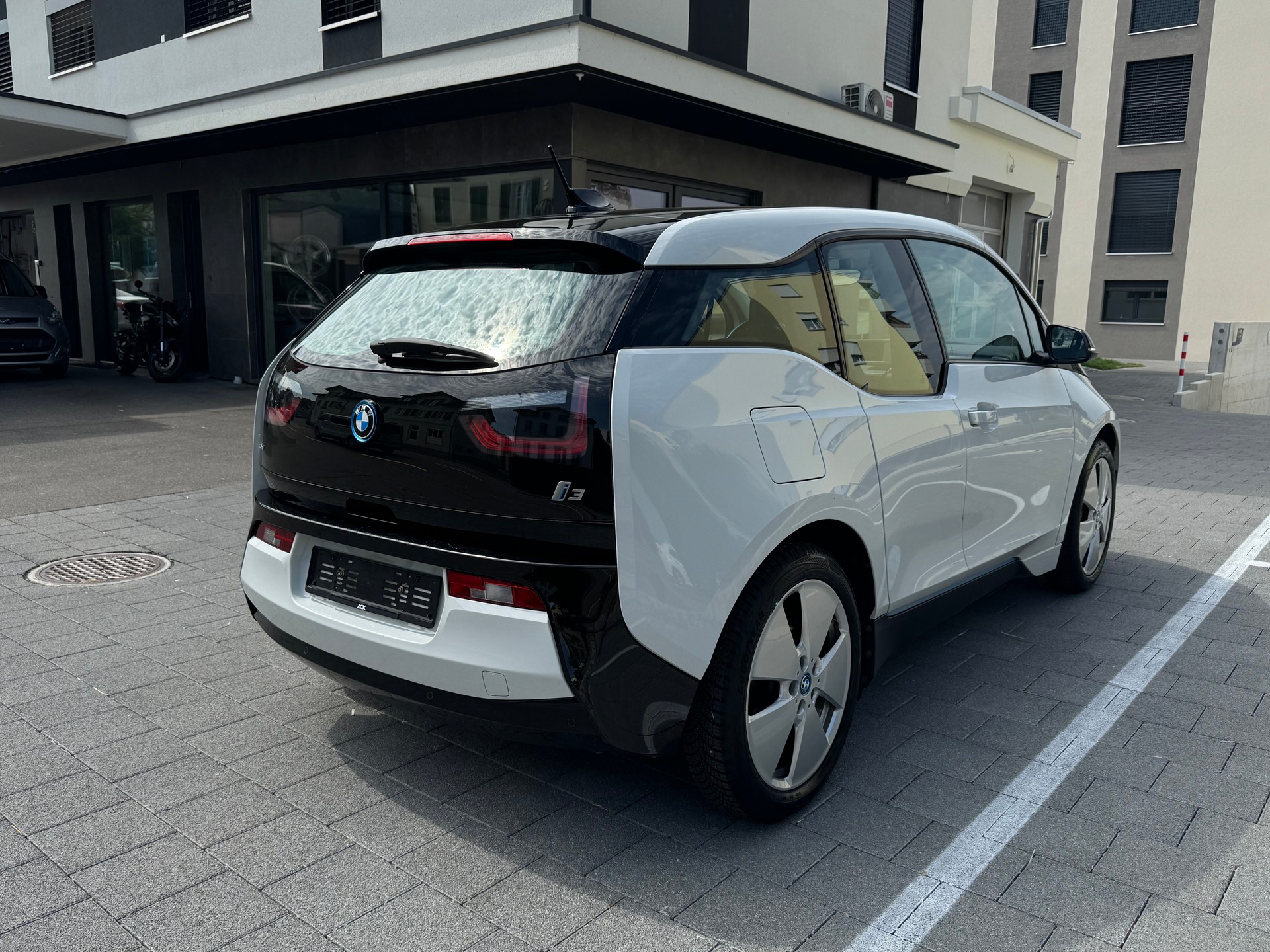 BMW i3 (94Ah)-image-4