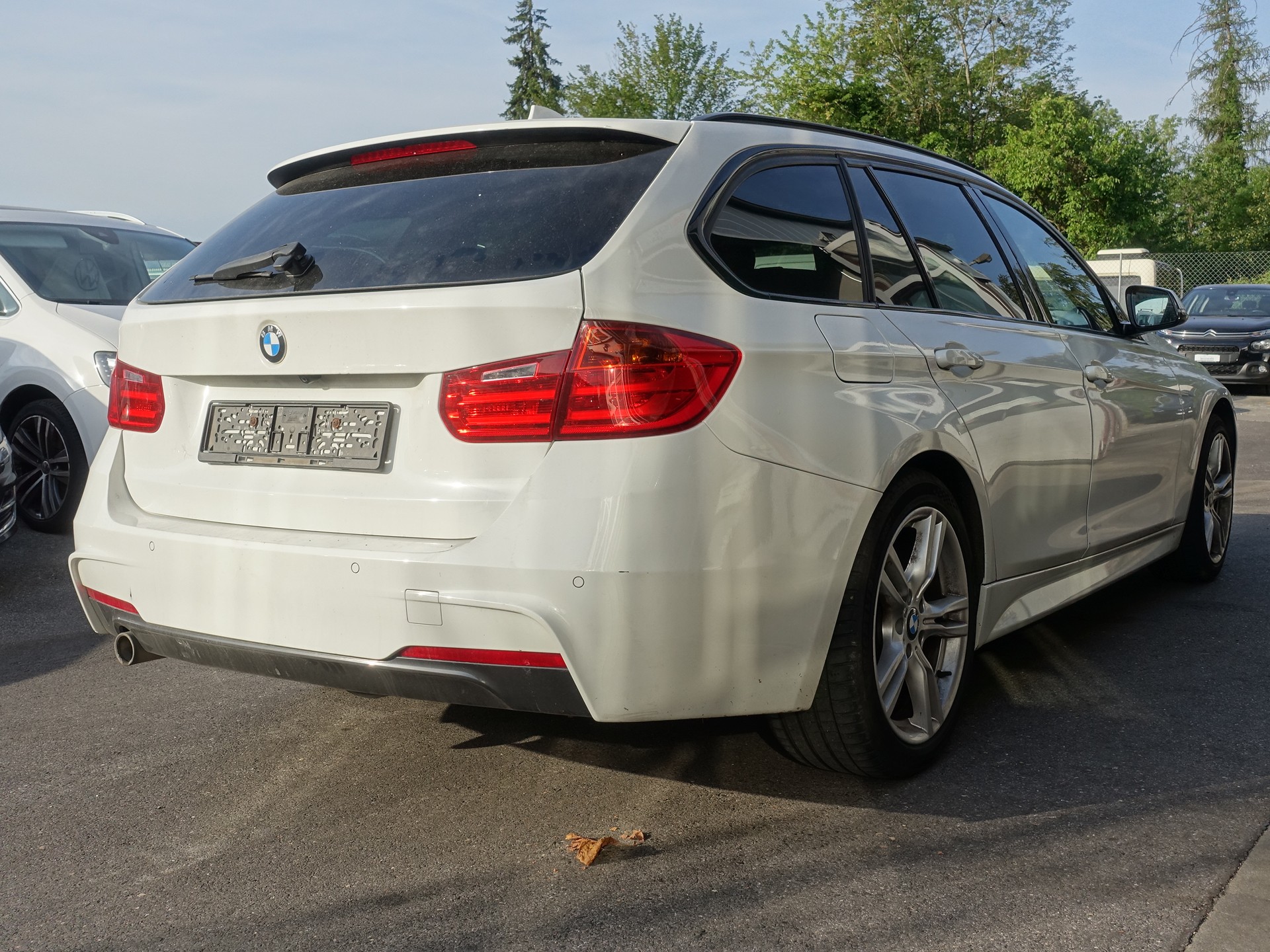 BMW 320d xDrive Touring Sport Line Steptronic-showroom-element-2