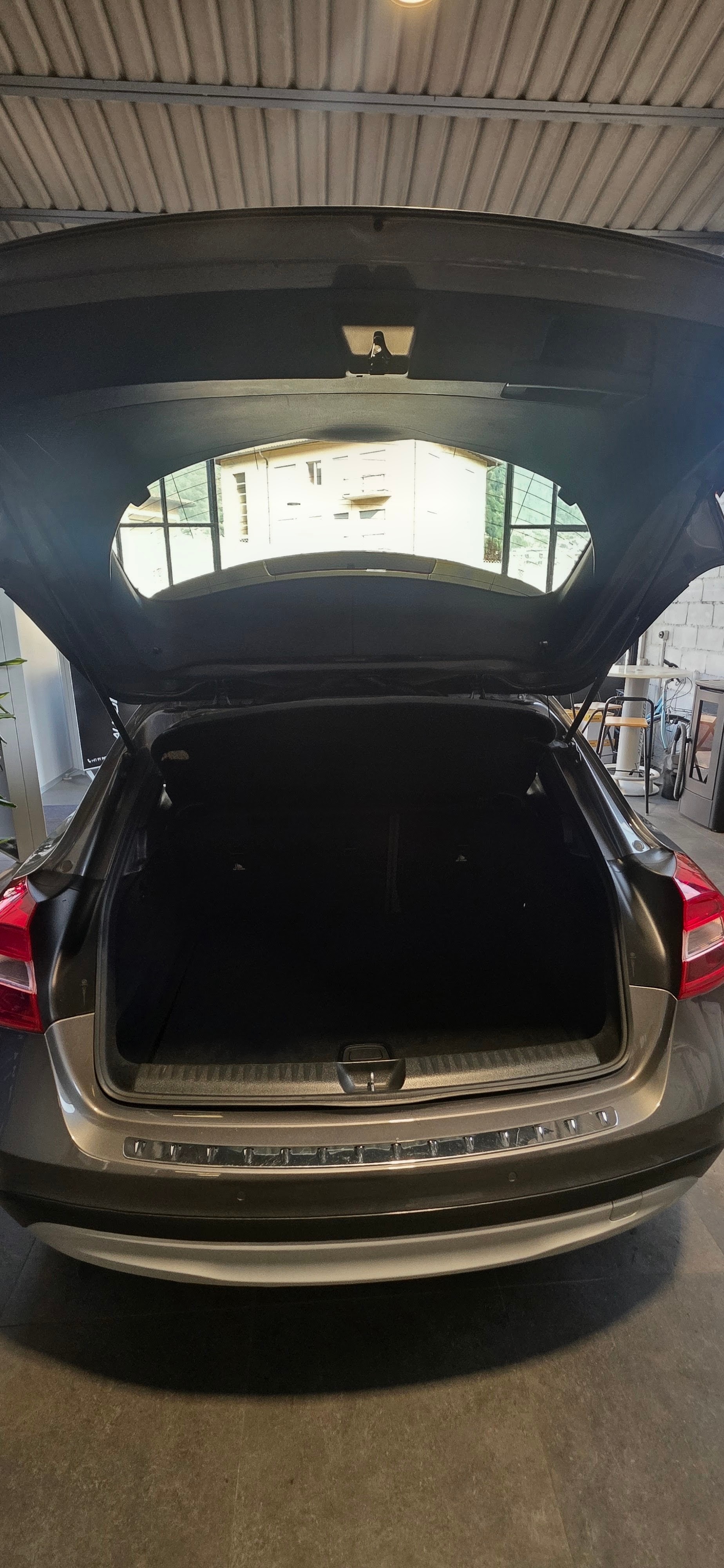 MERCEDES-BENZ GLA 200 CDI Swiss Star Edition Style 4Matic 7G-DCT-image-9