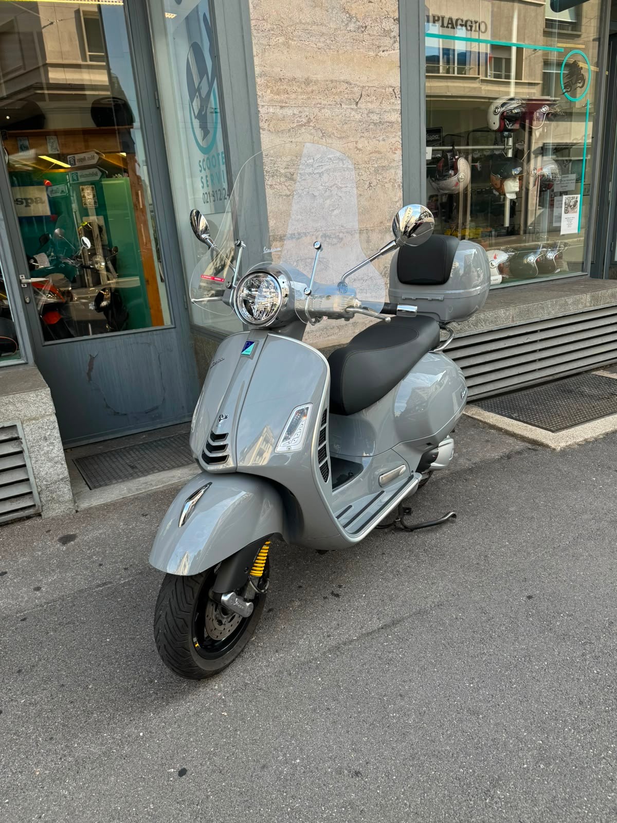 PIAGGIO Vespa GTS 300 HPE Touring ABS/ASR-image-1