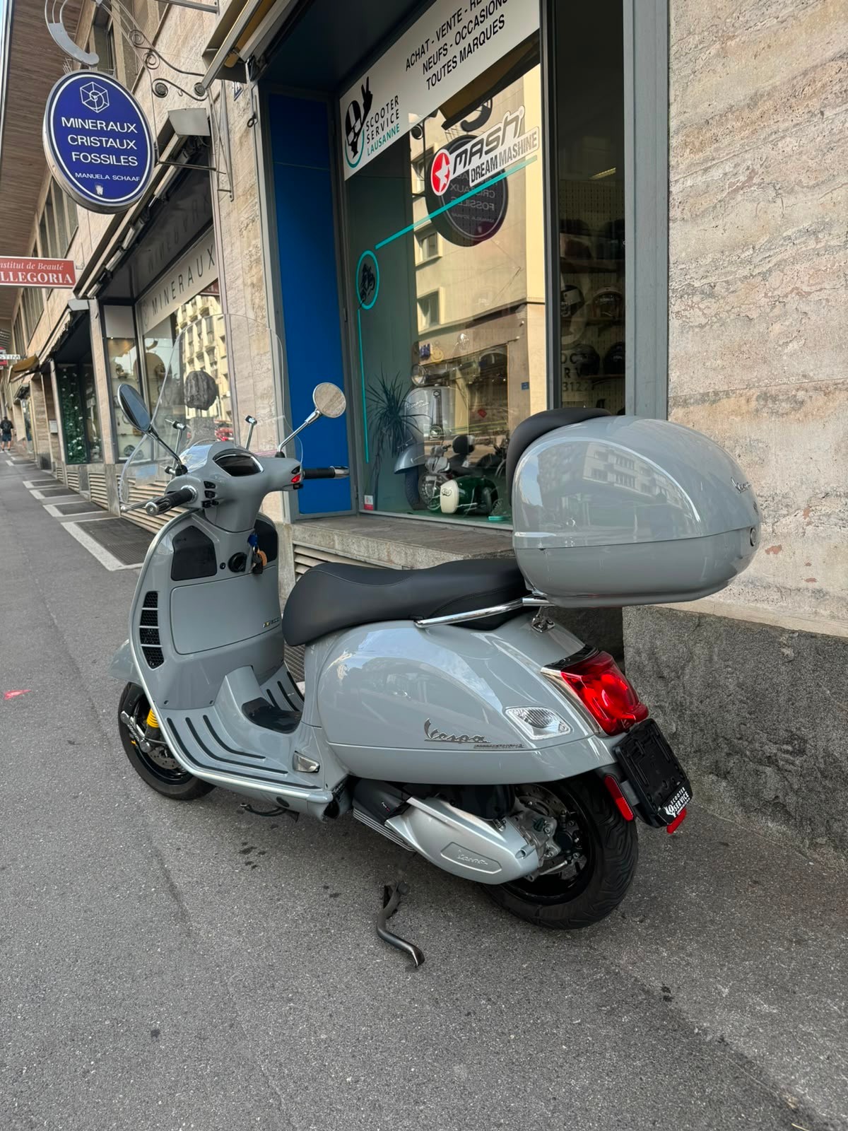 PIAGGIO Vespa GTS 300 HPE Touring ABS/ASR-image-2