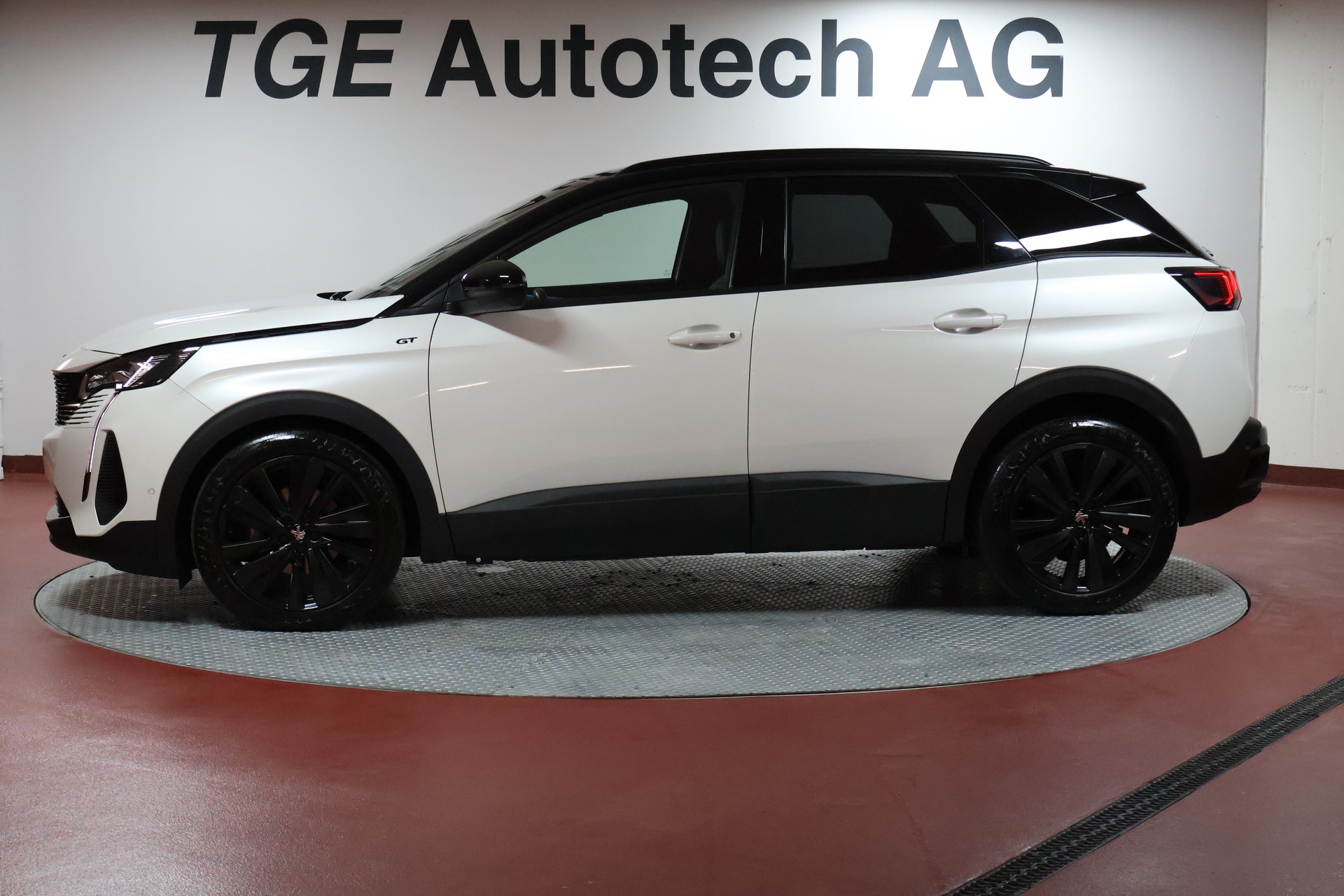 PEUGEOT 3008 1.6 PureTech GT Pack EAT8-showroom-element-3