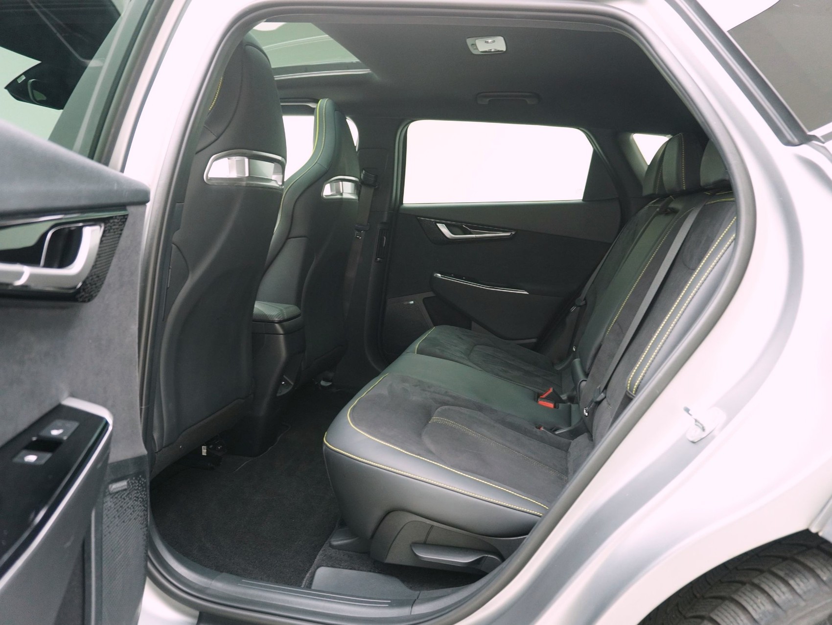 KIA EV6 77 kWh GT 4x4 ** 585 PS **-image-11