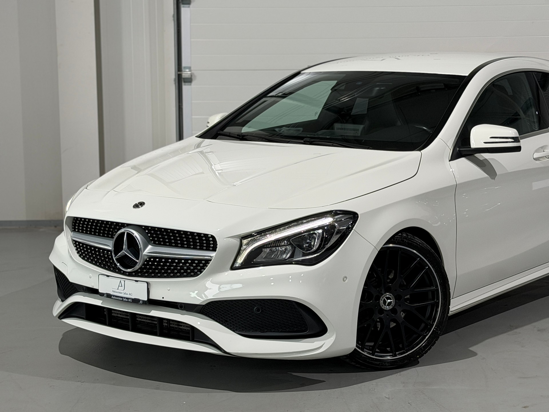 MERCEDES-BENZ CLA 180 AMG Line 7G-DCT-showroom-element-1