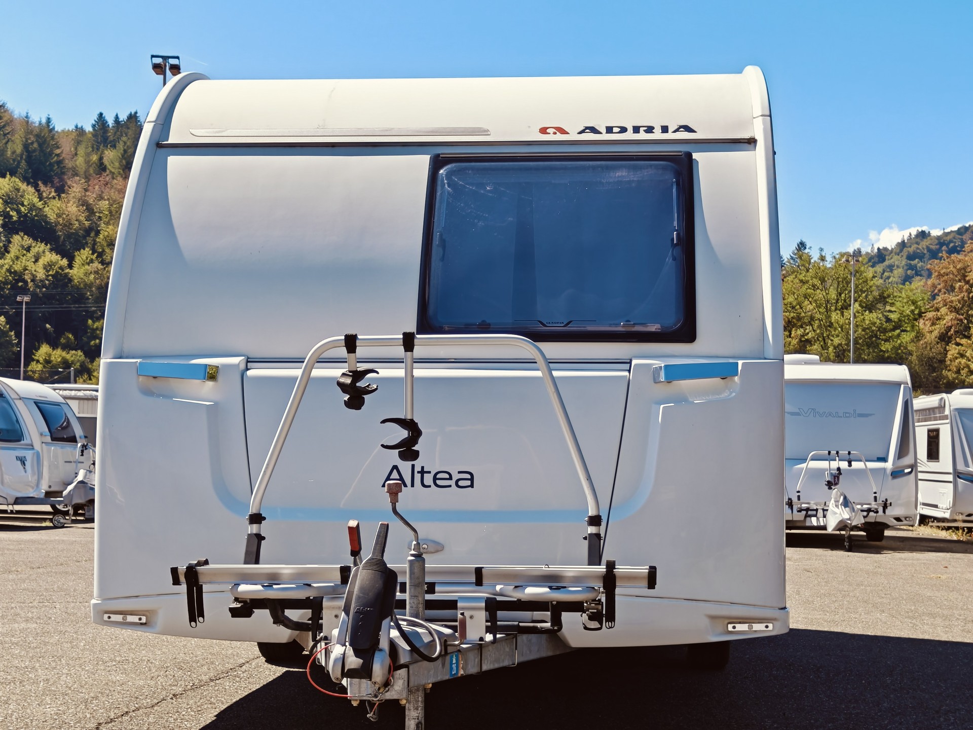 ADRIA Altea 472 PU -- Luftvorzelt -- Veloträger -- WC+Dusche-showroom-element-1