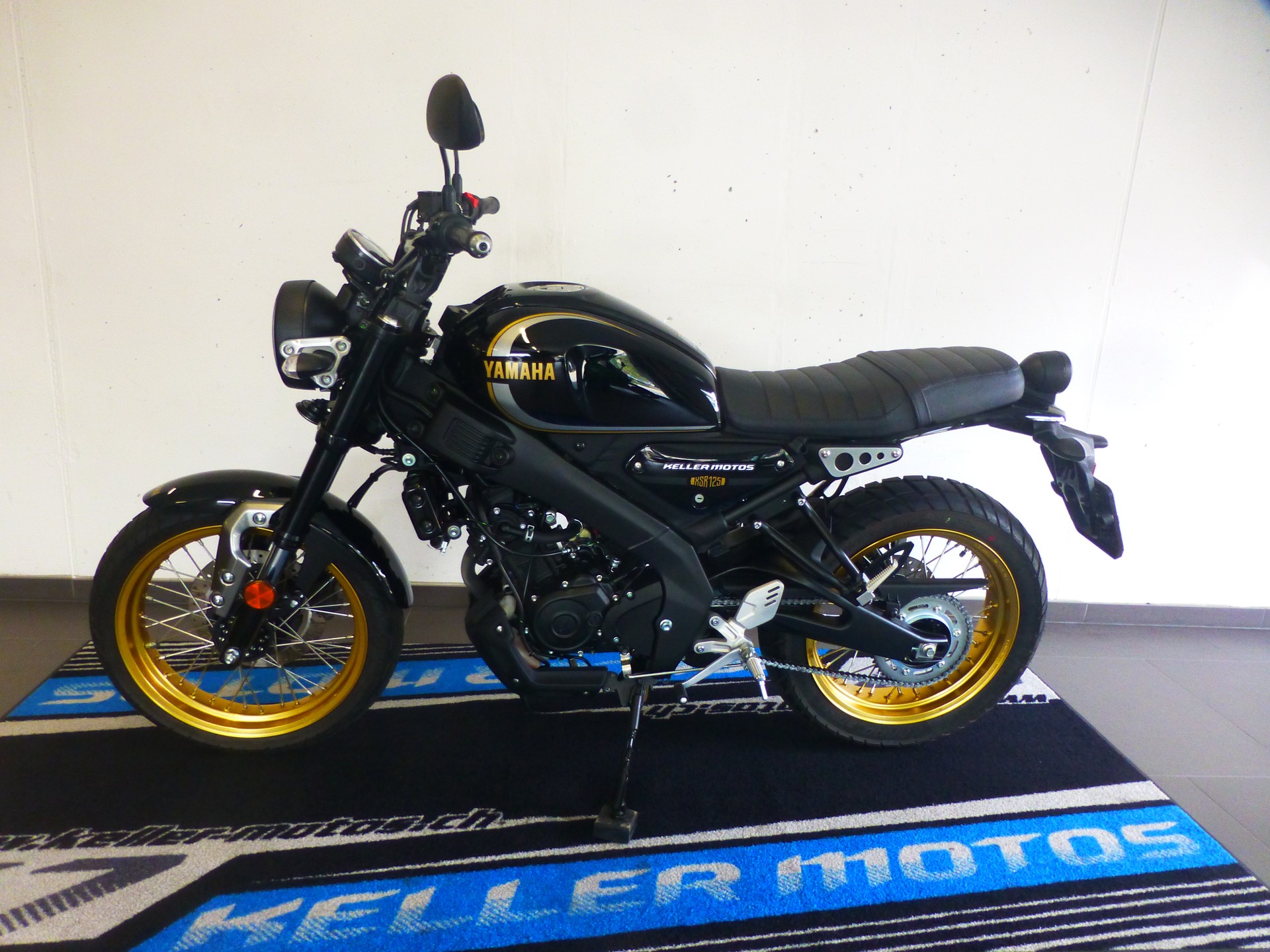 YAMAHA XSR 125 Legacy-image-1