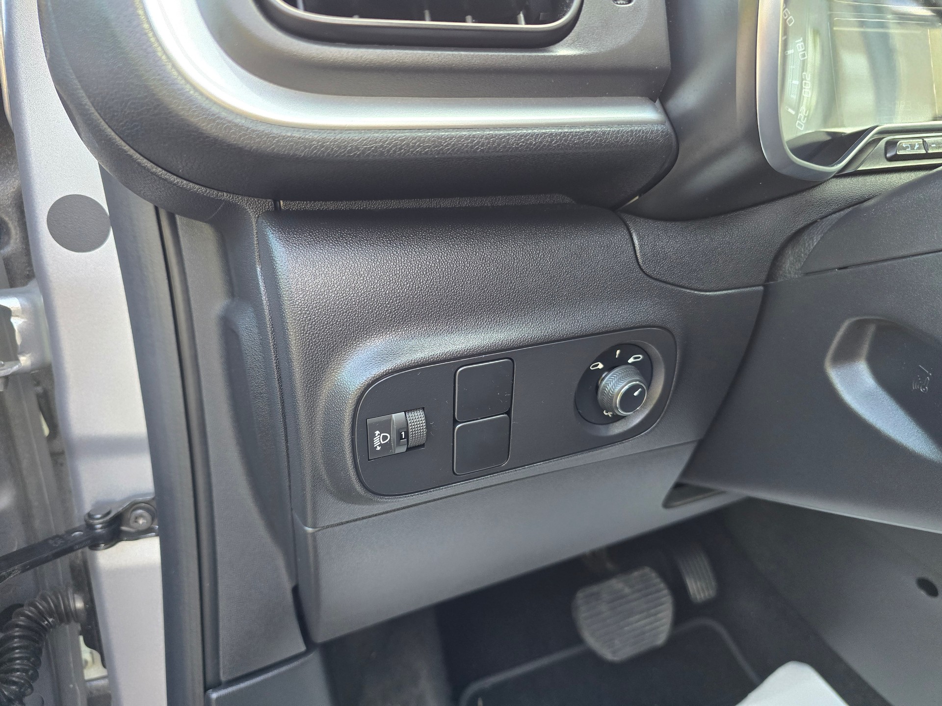 CITROEN C3 1.2i PureTech Shine EAT6-image-18