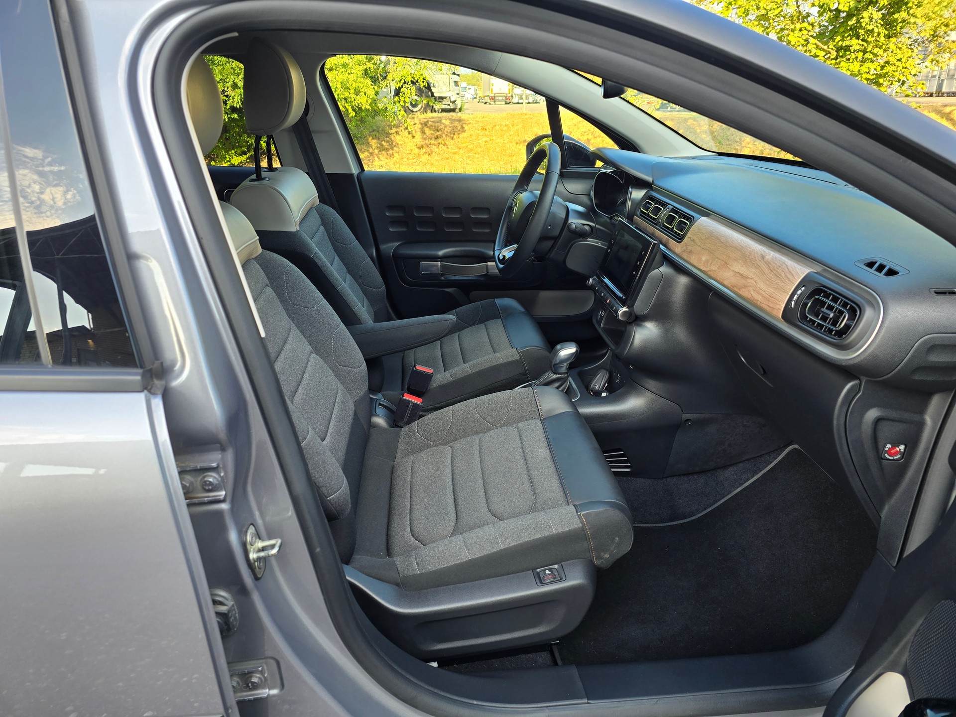 CITROEN C3 1.2i PureTech Shine EAT6-image-9