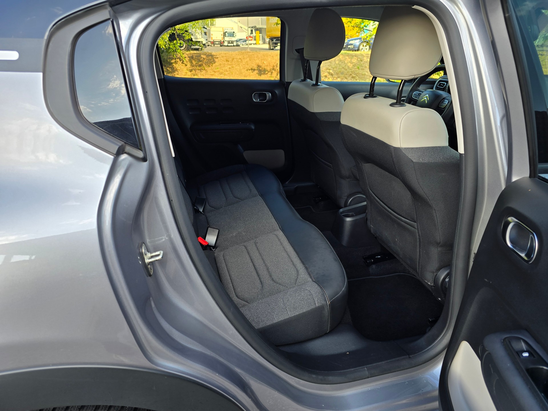 CITROEN C3 1.2i PureTech Shine EAT6-image-11