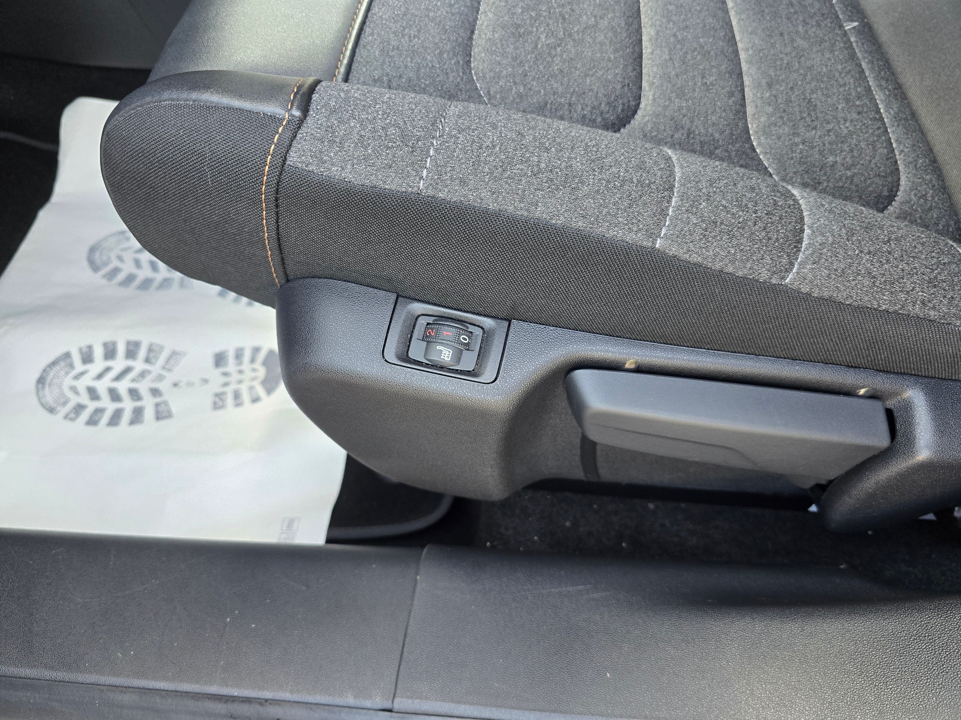 CITROEN C3 1.2i PureTech Shine EAT6-image-15