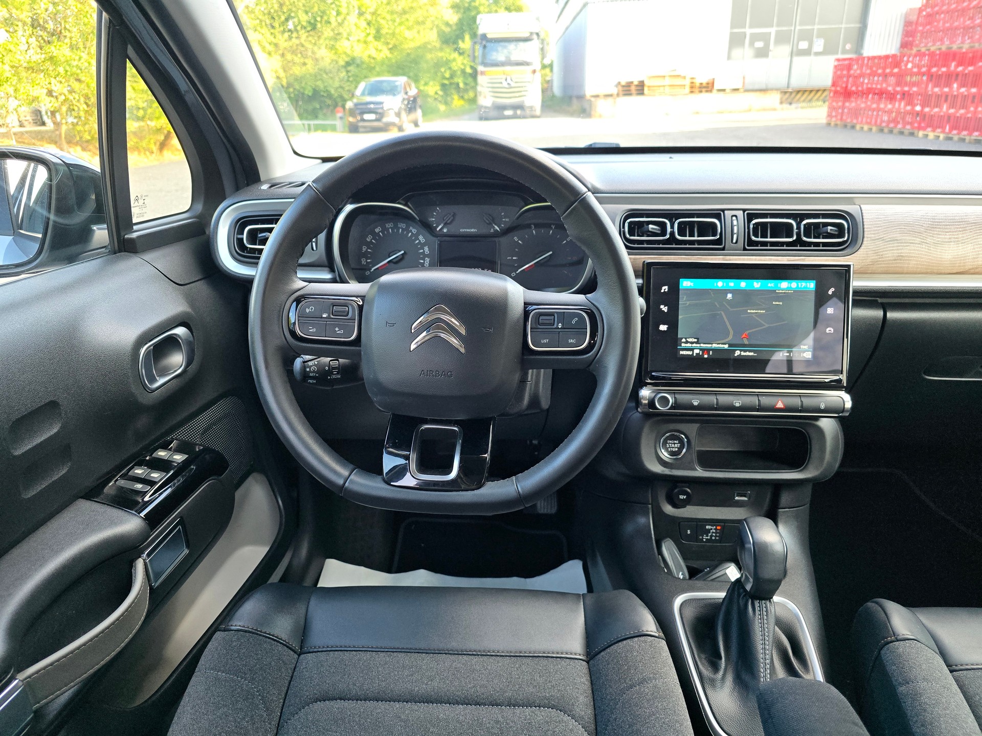 CITROEN C3 1.2i PureTech Shine EAT6-image-17