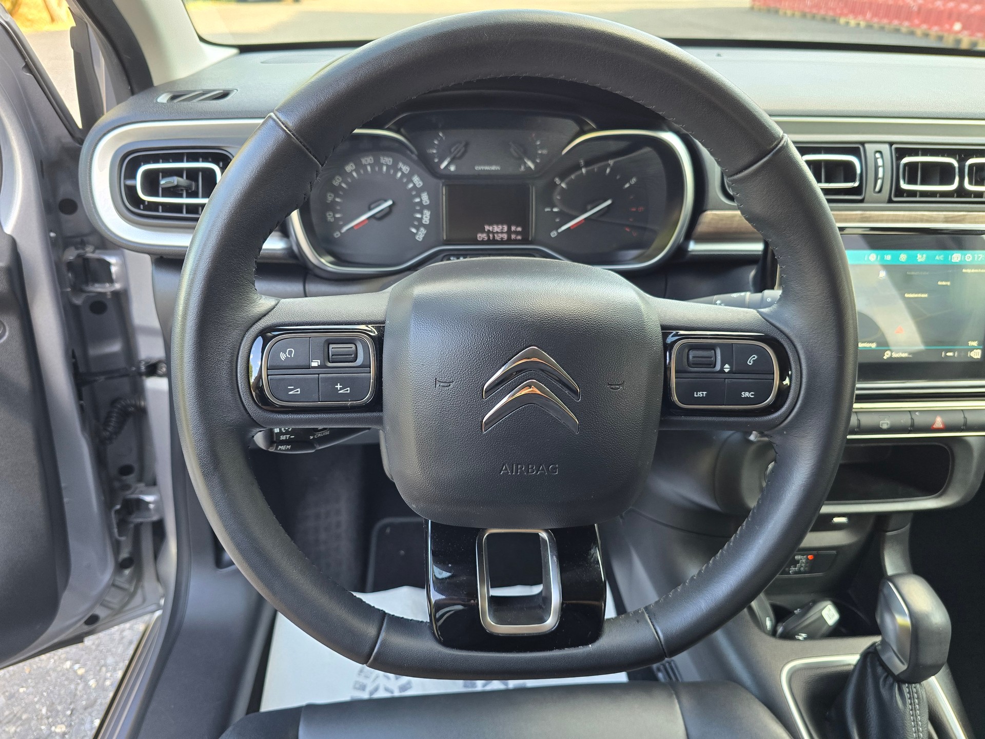 CITROEN C3 1.2i PureTech Shine EAT6-image-19