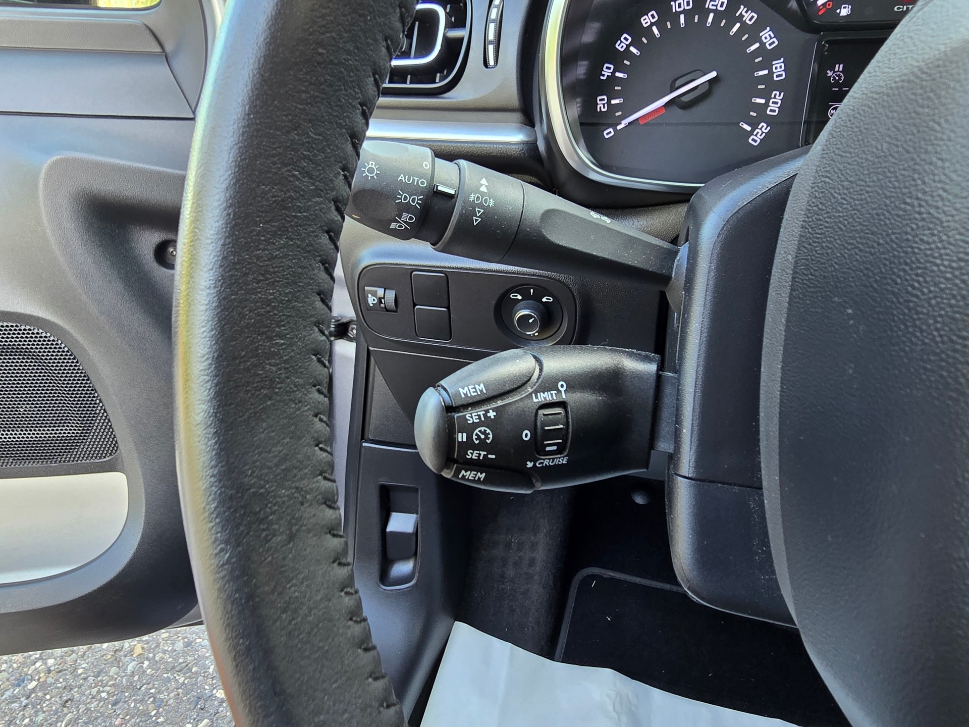 CITROEN C3 1.2i PureTech Shine EAT6-image-21