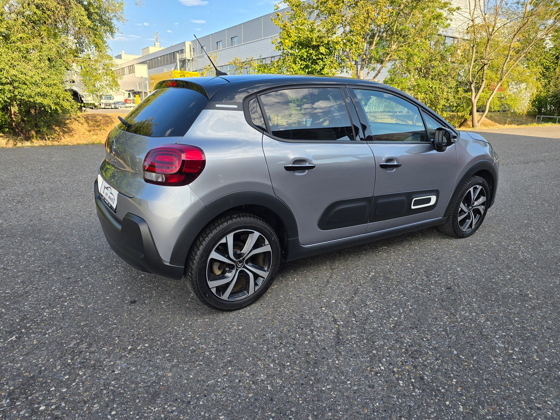 CITROEN C3 1.2i PureTech Shine EAT6-image-5