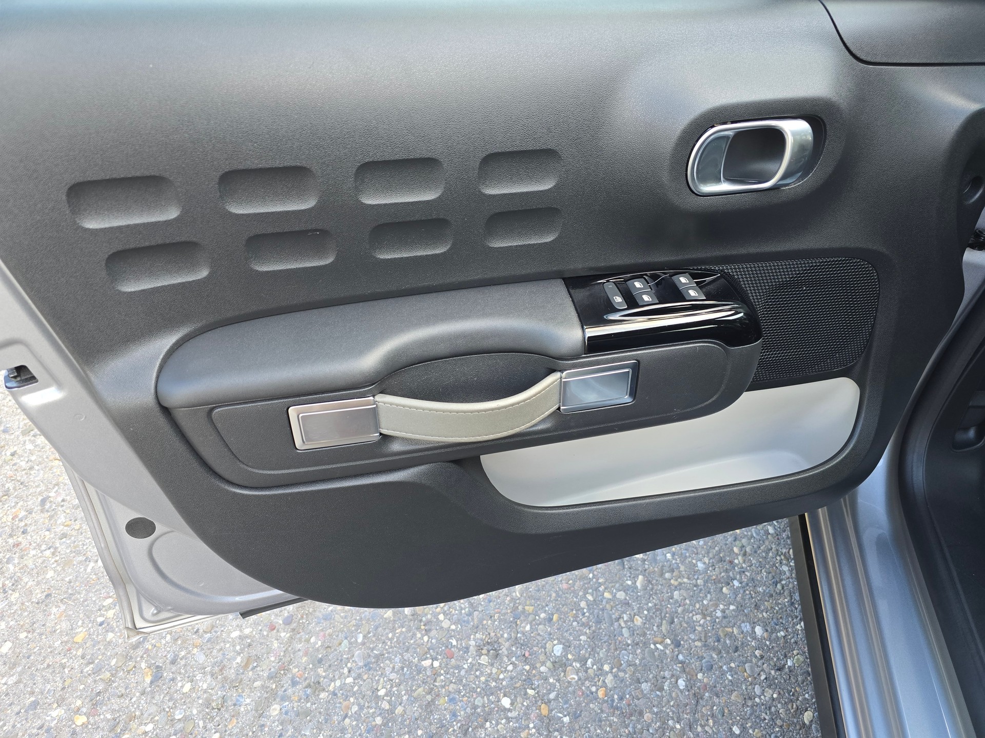 CITROEN C3 1.2i PureTech Shine EAT6-image-14