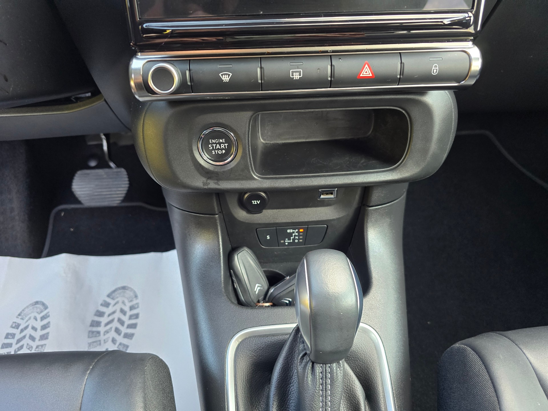 CITROEN C3 1.2i PureTech Shine EAT6-image-23
