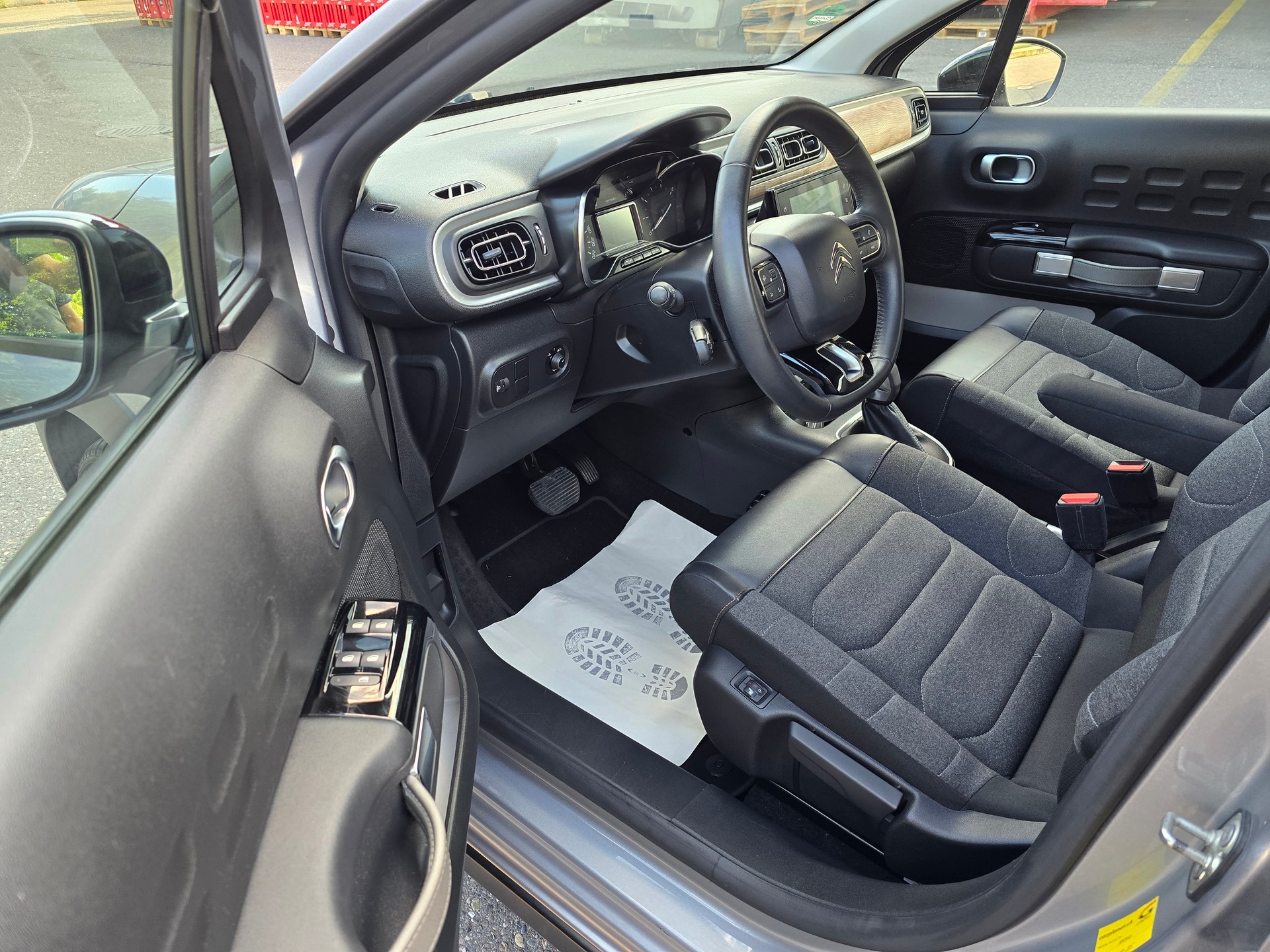 CITROEN C3 1.2i PureTech Shine EAT6-image-13