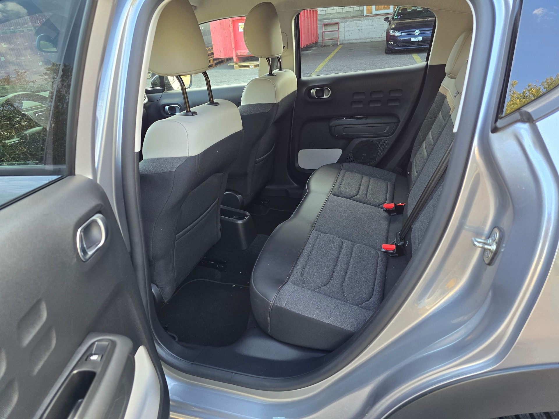 CITROEN C3 1.2i PureTech Shine EAT6-image-16