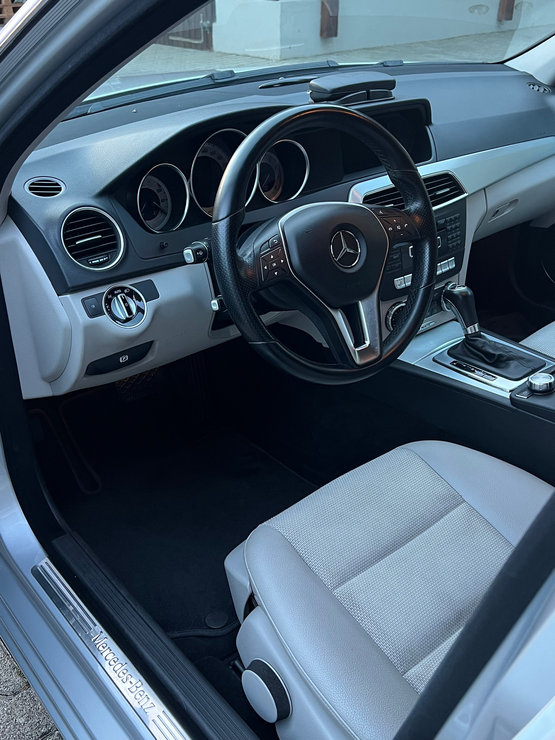 MERCEDES-BENZ C 350 Elégance 4Matic 7G-Tronic-image-5