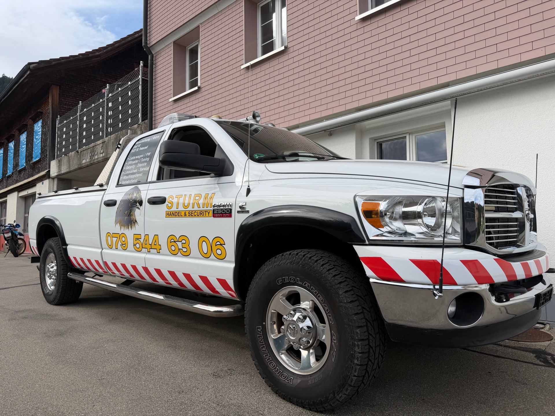 DODGE 2500-image-1
